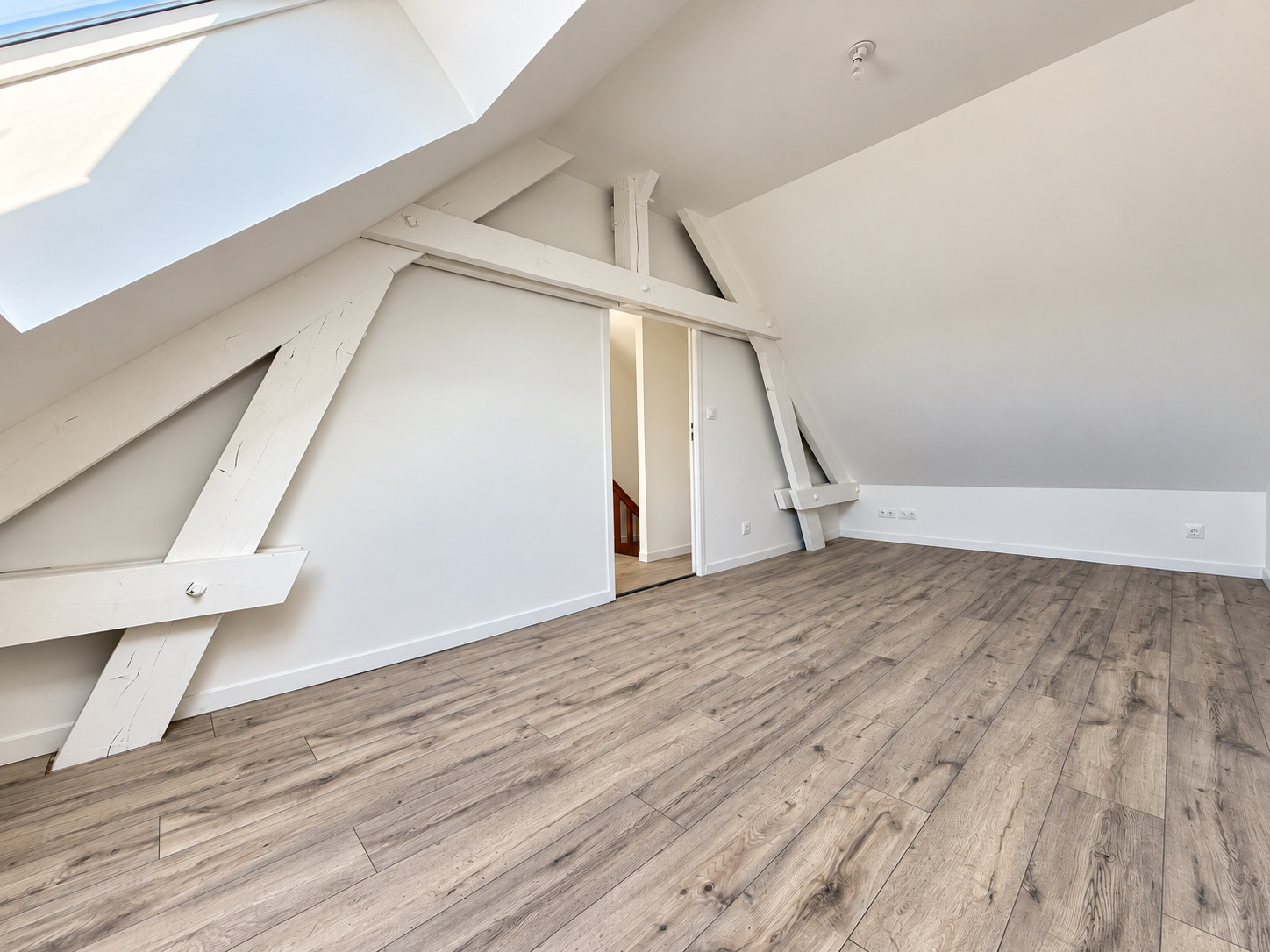 Immo80 – L'immobilier à Amiens et dans la Somme-ERCHES – PAVILLON INDIVIDUEL SEMI MITOYEN – 4 CHAMBRES – DEPENDANCE – AUCUN TRAVAUX A PREVOIR