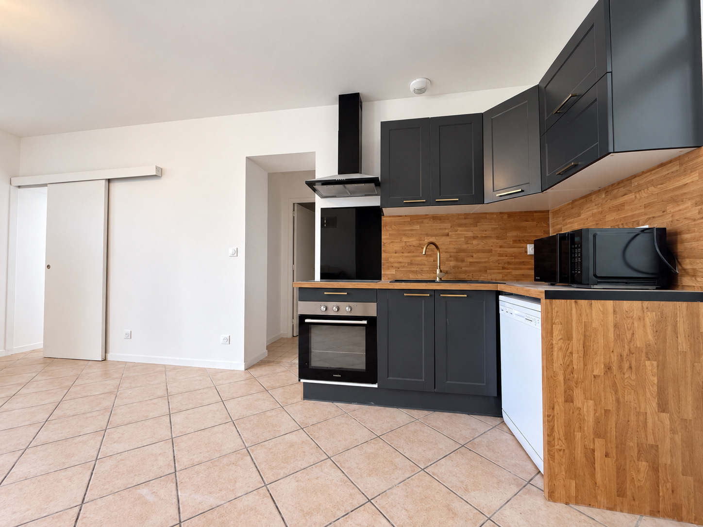 Immo80 – L'immobilier à Amiens et dans la Somme-ERCHES – PAVILLON INDIVIDUEL SEMI MITOYEN – 4 CHAMBRES – DEPENDANCE – AUCUN TRAVAUX A PREVOIR