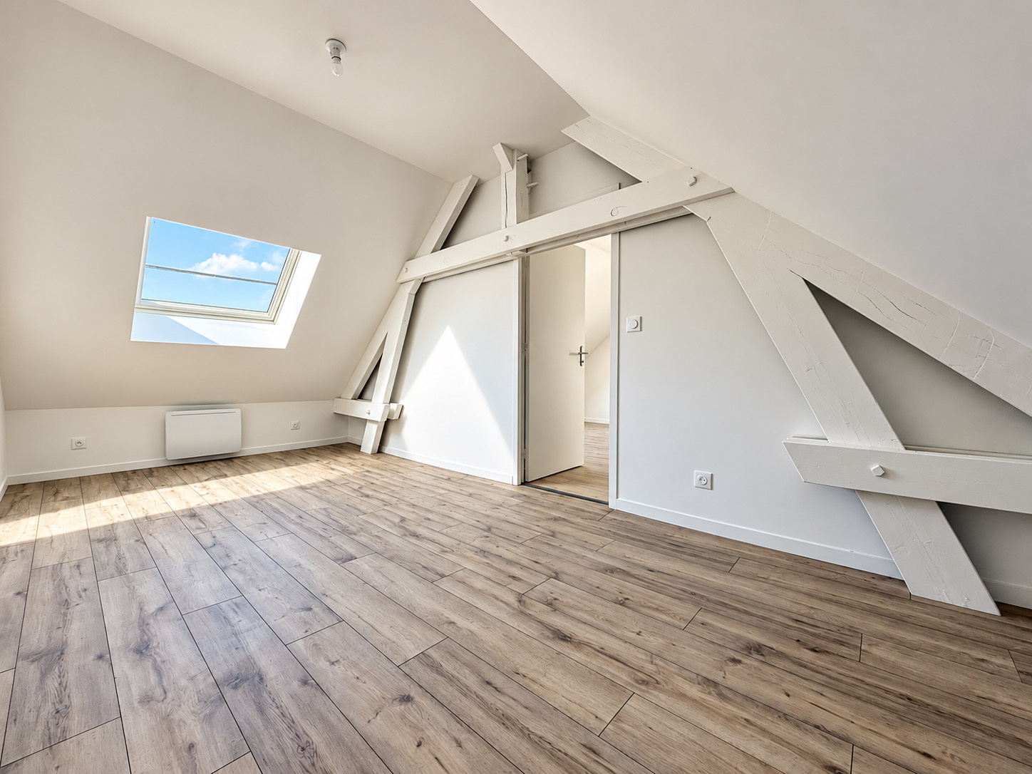 Immo80 – L'immobilier à Amiens et dans la Somme-ERCHES – PAVILLON INDIVIDUEL SEMI MITOYEN – 4 CHAMBRES – DEPENDANCE – AUCUN TRAVAUX A PREVOIR