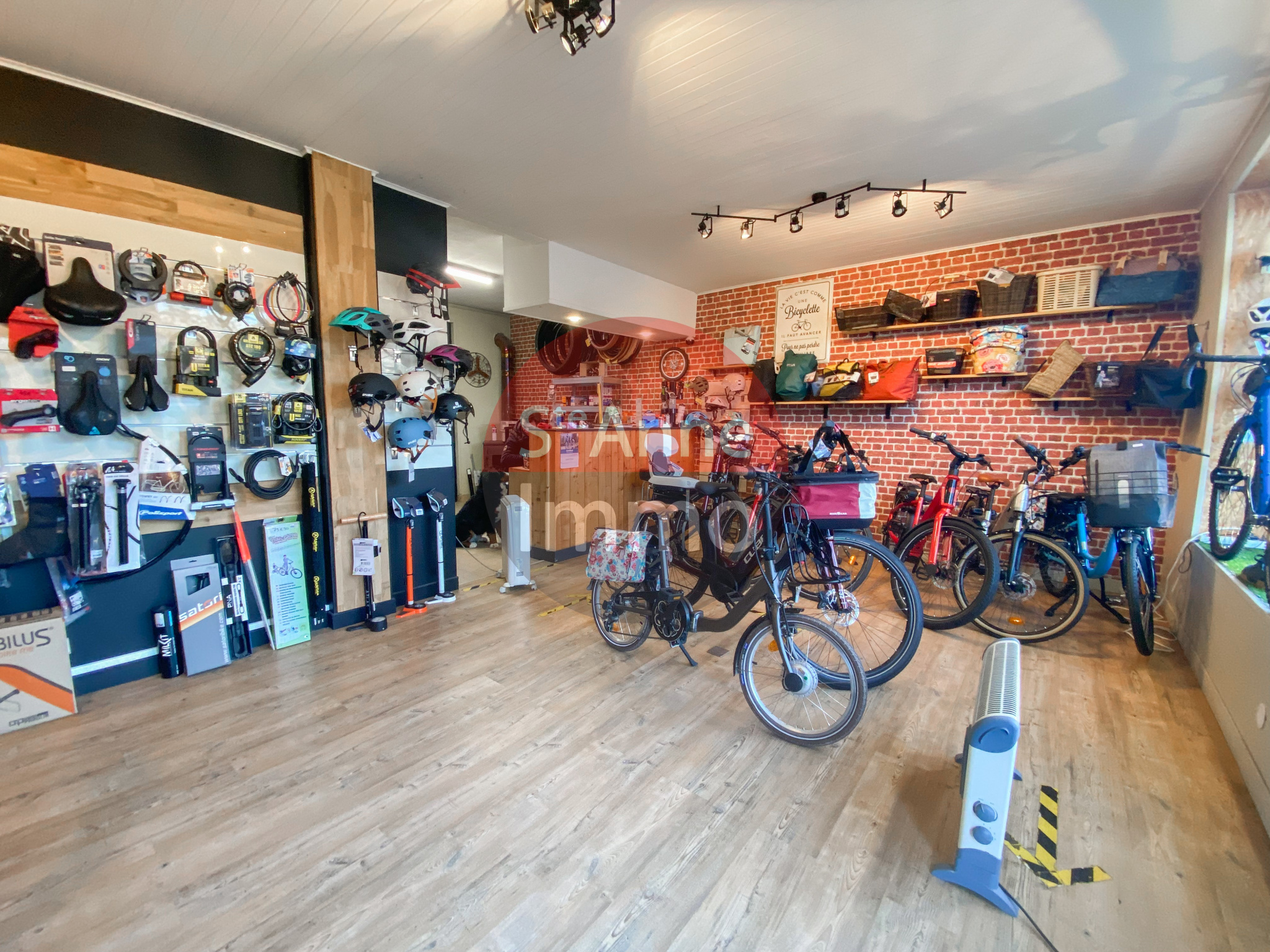 Immo80 – L'immobilier à Amiens et dans la Somme-ENSEMBLE IMMOBILIER 248m2 – LOCAL COMMERCIAL – APPARTEMENT – ENTREPOT