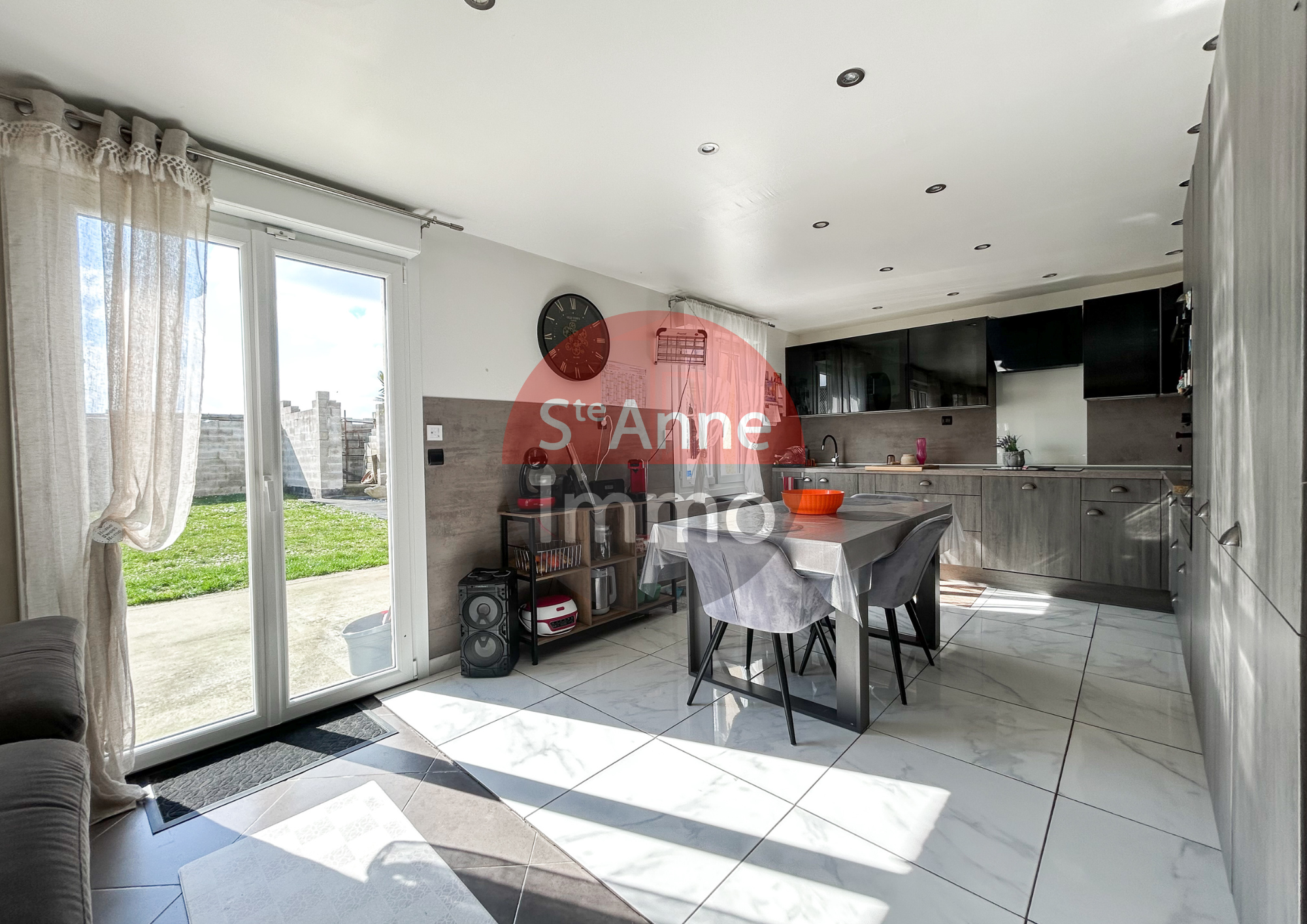 Immo80 – L'immobilier à Amiens et dans la Somme-LIHONS – MAISON DE PLAIN PIED – 8 CHAMBRES – COUR – JARDIN – TERRASSE
