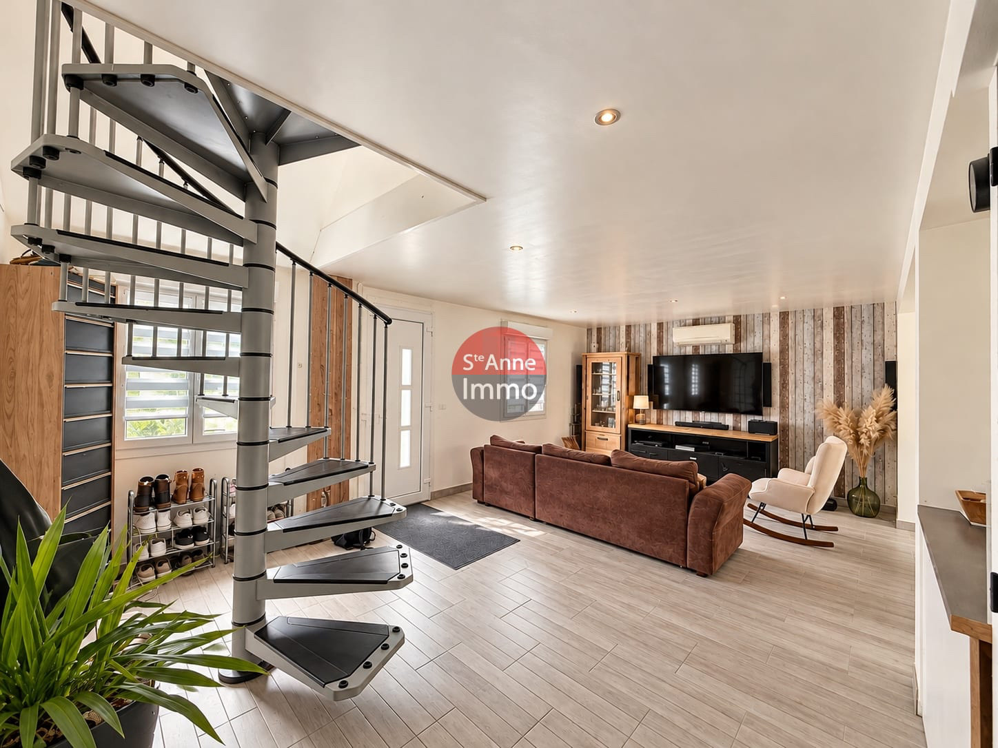 Immo80 – L'immobilier à Amiens et dans la Somme-ROYE – MAISON INDIVIDUELLE – 4 CHAMBRES – AUTONOMIE DE PLAIN PIED – GARAGE – JARDIN – TERRASSE