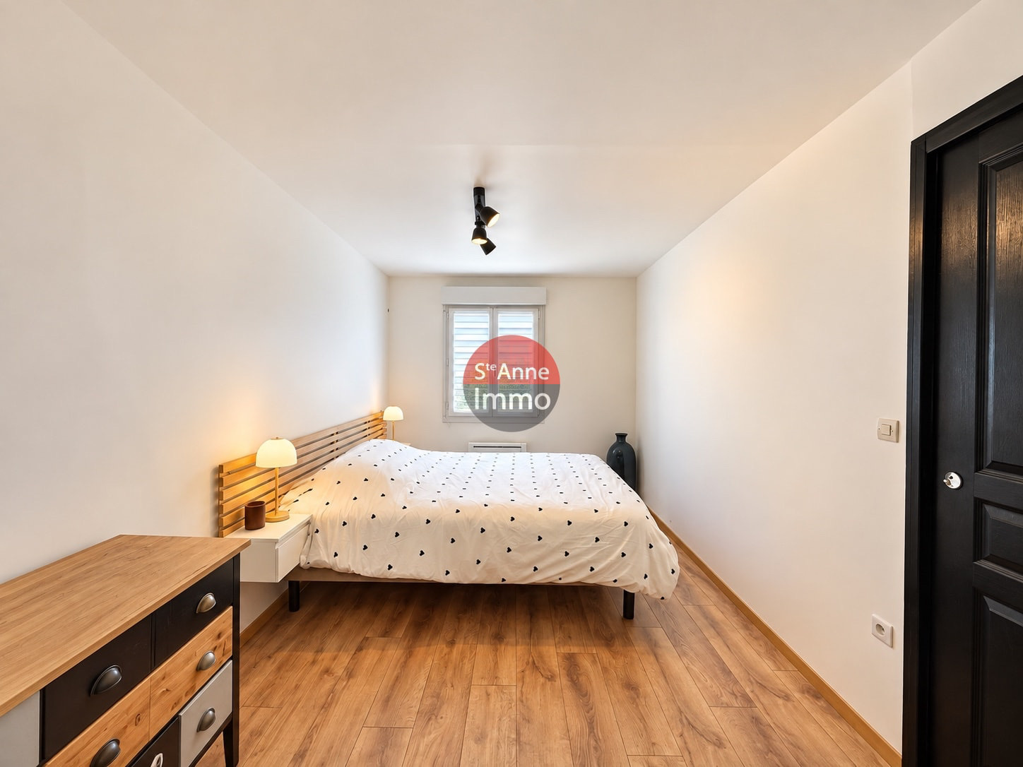 Immo80 – L'immobilier à Amiens et dans la Somme-ROYE – MAISON INDIVIDUELLE – 4 CHAMBRES – AUTONOMIE DE PLAIN PIED – GARAGE – JARDIN – TERRASSE