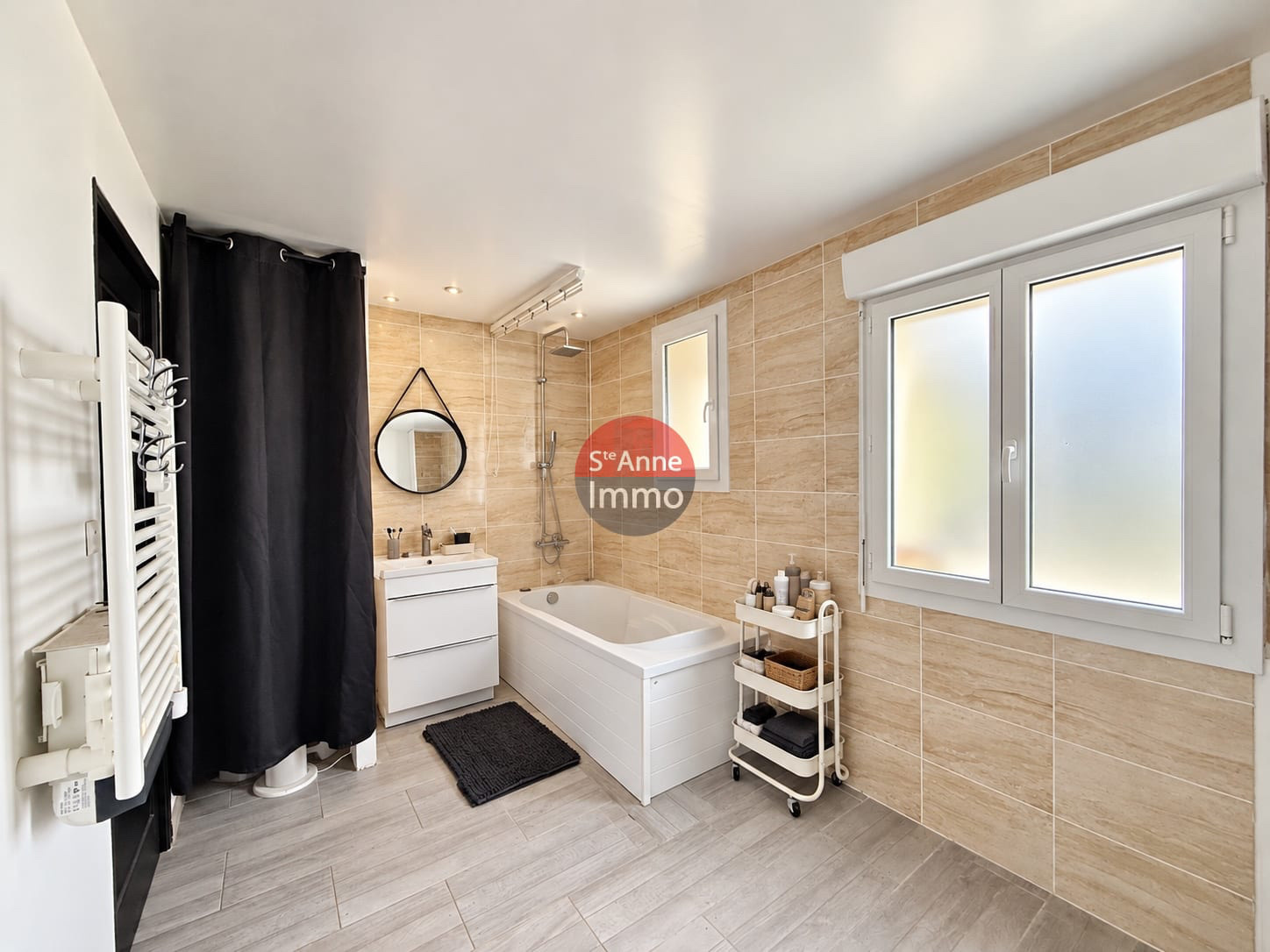 Immo80 – L'immobilier à Amiens et dans la Somme-ROYE – MAISON INDIVIDUELLE – 4 CHAMBRES – AUTONOMIE DE PLAIN PIED – GARAGE – JARDIN – TERRASSE