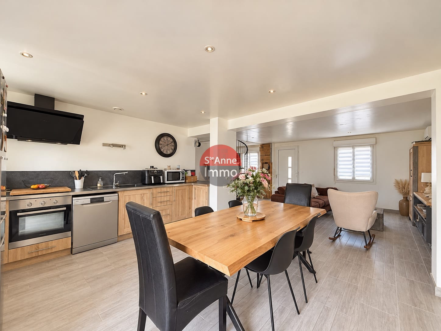 Immo80 – L'immobilier à Amiens et dans la Somme-ROYE – MAISON INDIVIDUELLE – 4 CHAMBRES – AUTONOMIE DE PLAIN PIED – GARAGE – JARDIN – TERRASSE