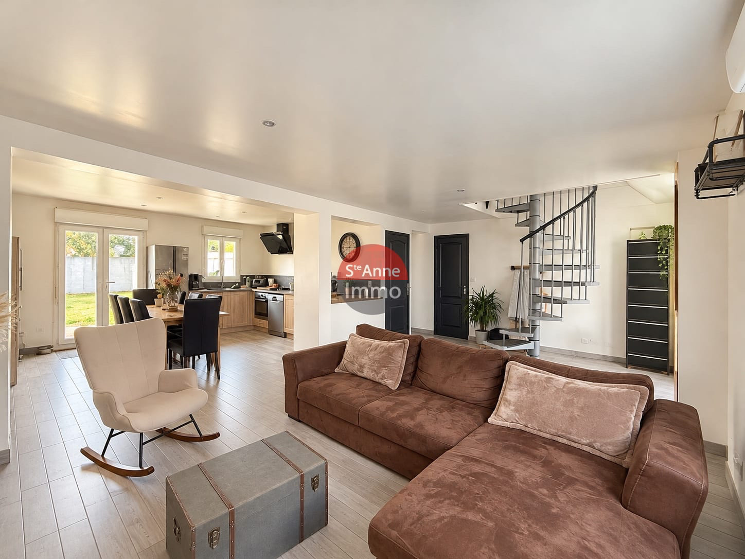 Immo80 – L'immobilier à Amiens et dans la Somme-ROYE – MAISON INDIVIDUELLE – 4 CHAMBRES – AUTONOMIE DE PLAIN PIED – GARAGE – JARDIN – TERRASSE