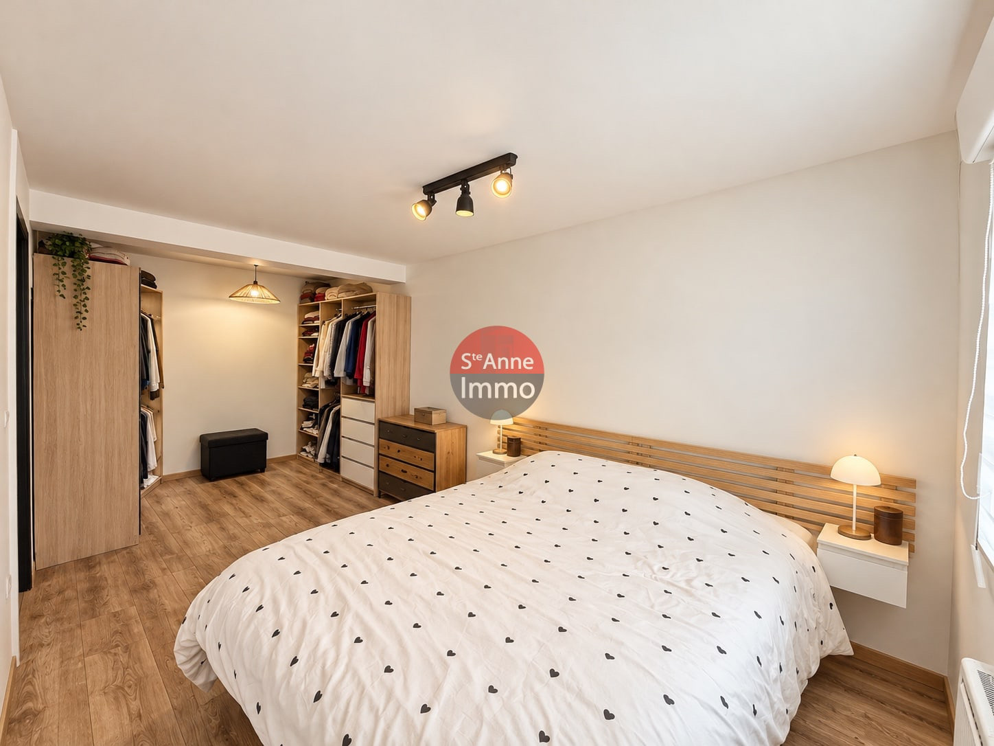 Immo80 – L'immobilier à Amiens et dans la Somme-ROYE – MAISON INDIVIDUELLE – 4 CHAMBRES – AUTONOMIE DE PLAIN PIED – GARAGE – JARDIN – TERRASSE