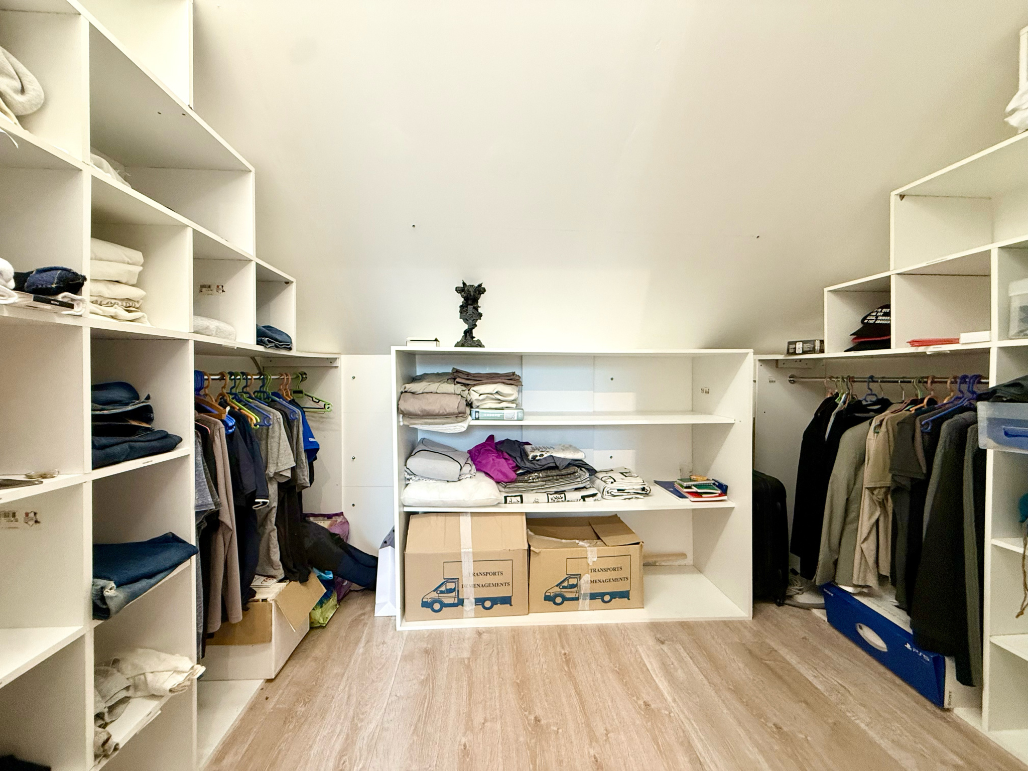 Immo80 – L'immobilier à Amiens et dans la Somme-MOREUIL – PAVILLON INDIVIDUEL AVEC ETAGE – 3 CHAMBRES – DEPENDANCE – STATIONNEMENT PRIVATIF – TERRASSE – JARDI