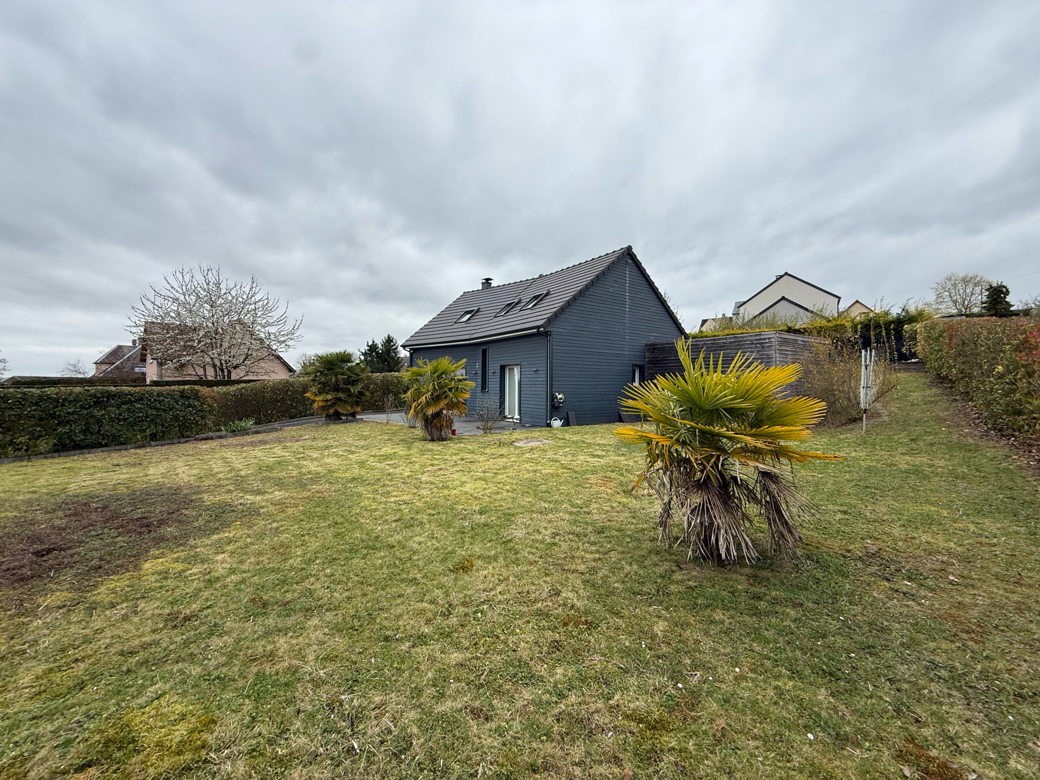 Immo80 – L'immobilier à Amiens et dans la Somme-MOREUIL – PAVILLON INDIVIDUEL AVEC ETAGE – 3 CHAMBRES – DEPENDANCE –...