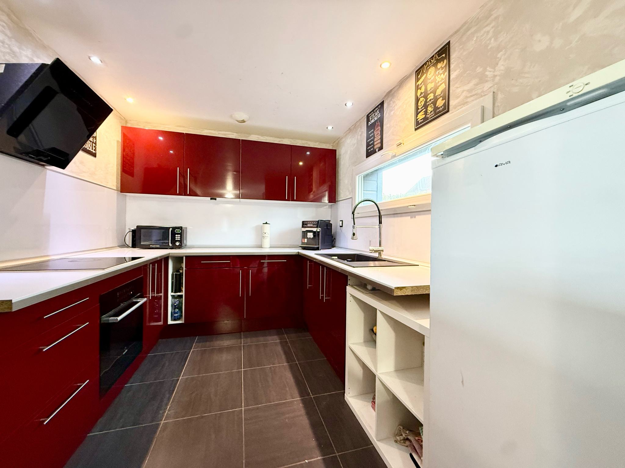 Immo80 – L'immobilier à Amiens et dans la Somme-MOREUIL – PAVILLON INDIVIDUEL AVEC ETAGE – 3 CHAMBRES – DEPENDANCE – STATIONNEMENT PRIVATIF – TERRASSE – JARDI