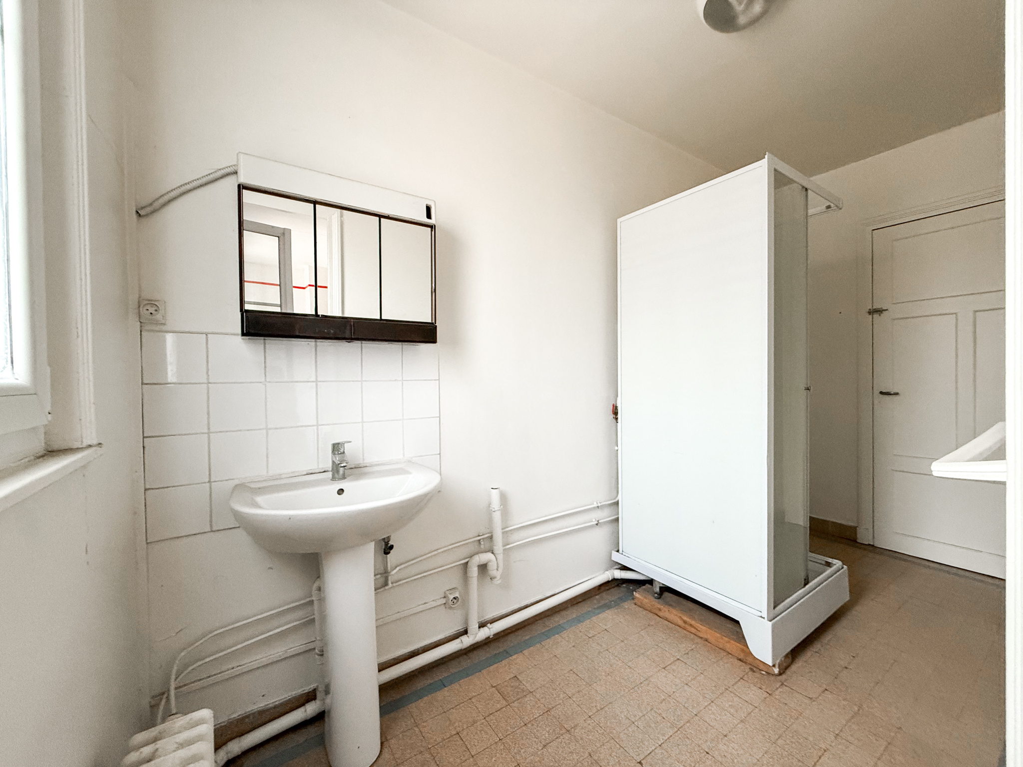 Immo80 – L'immobilier à Amiens et dans la Somme-NESLE – MAISON MITOYENNE – IMMEUBLE DE RAPPORT – CAVE – JARDIN