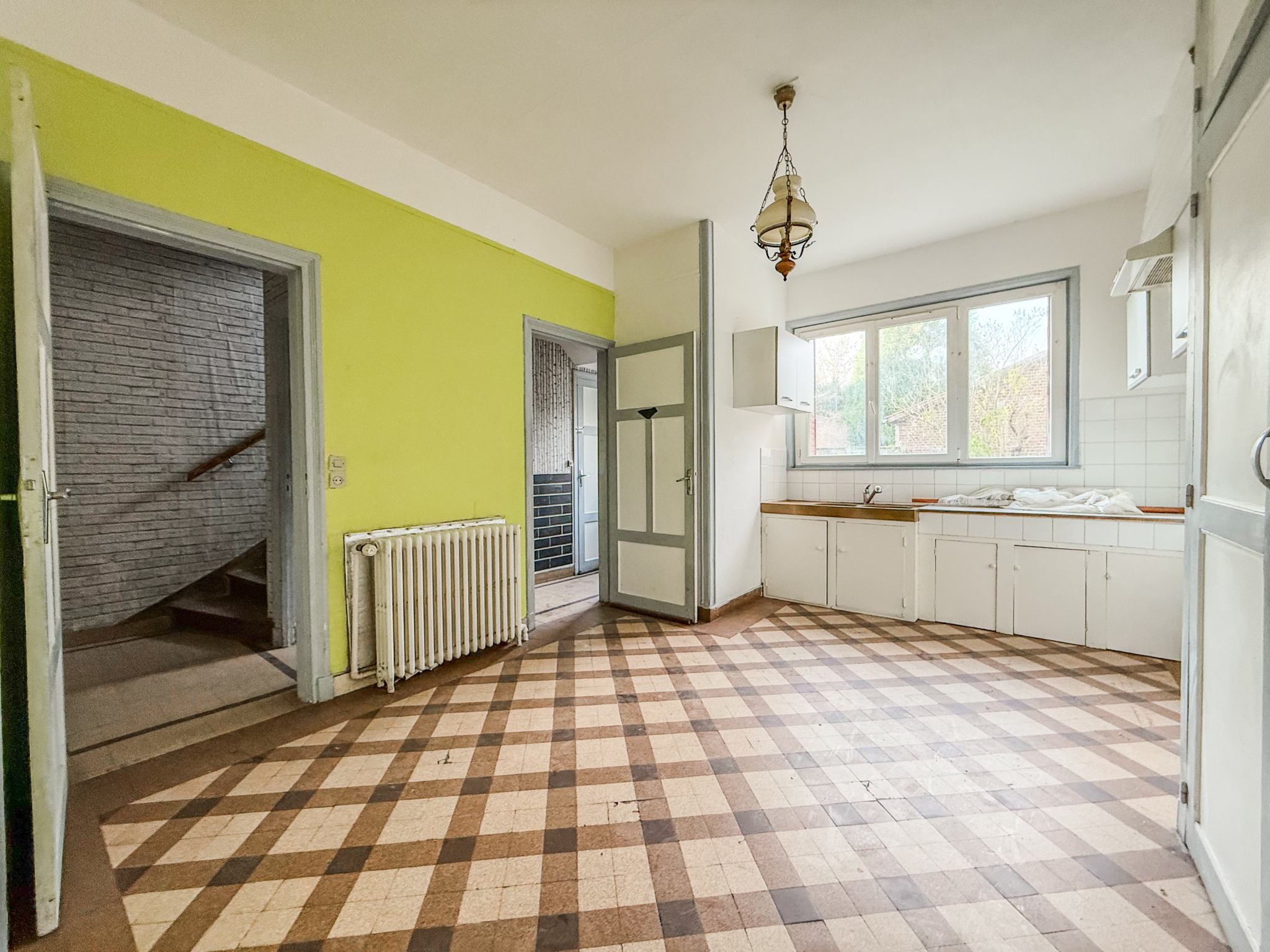 Immo80 – L'immobilier à Amiens et dans la Somme-NESLE – MAISON MITOYENNE – IMMEUBLE DE RAPPORT – CAVE – JARDIN