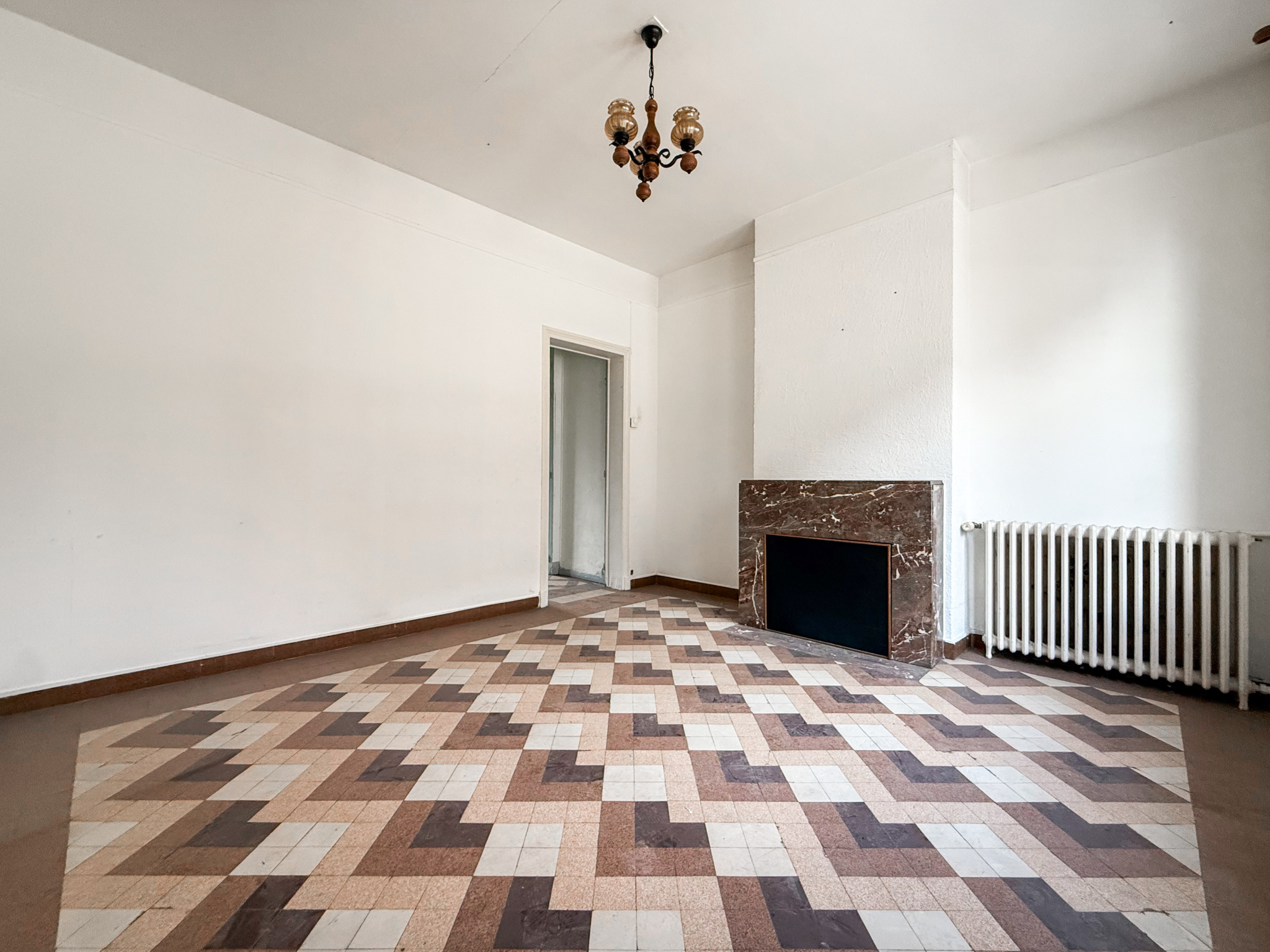 Immo80 – L'immobilier à Amiens et dans la Somme-NESLE – MAISON MITOYENNE – IMMEUBLE DE RAPPORT – CAVE – JARDIN