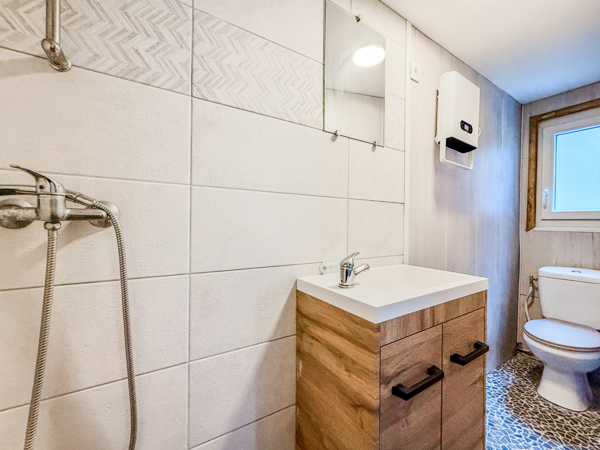 Immo80 – L'immobilier à Amiens et dans la Somme-ROYE – MAISON MITOYENNE – 3 CHAMBRES – COUR – CAVE