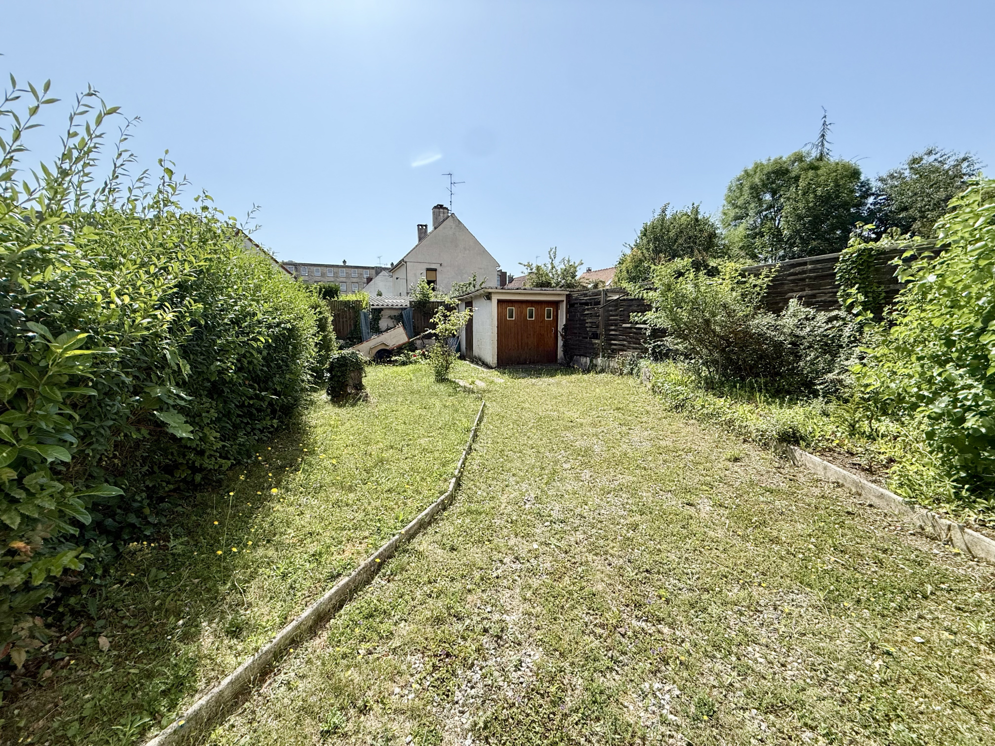 Immo80 – L'immobilier à Amiens et dans la Somme-AMIENS – QUARTIER SAINT ACHEUL – T4 – BALCON – GARAGE – JARDIN PRIVATIF
