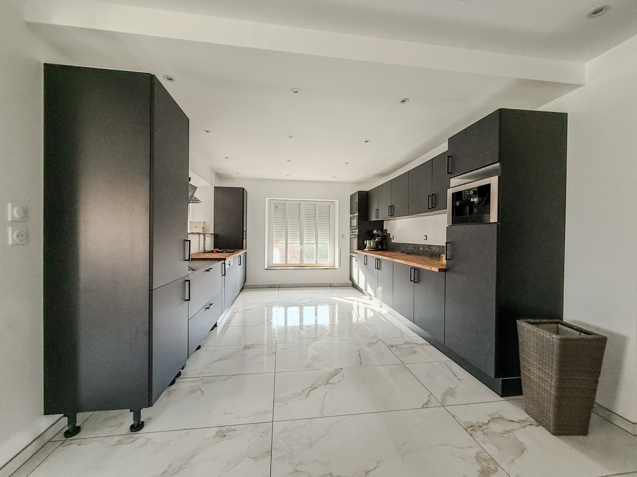 Immo80 – L'immobilier à Amiens et dans la Somme-MEHARICOURT – MAISON DE MAITRE – 4 CHAMBRES – 1 BUREAU – CAVE – GARAGE – JARDIN