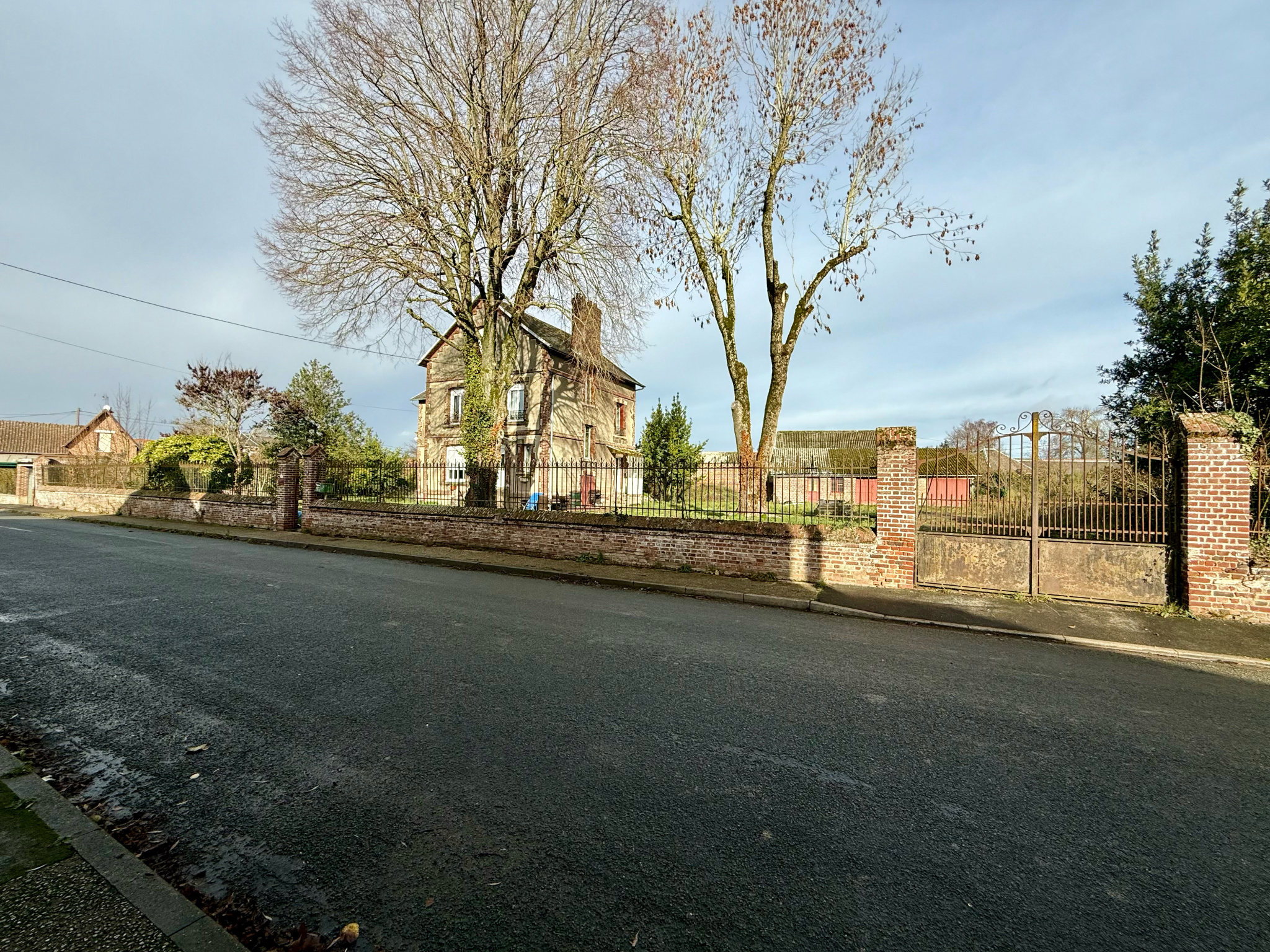 Immo80 – L'immobilier à Amiens et dans la Somme-MEHARICOURT – MAISON DE MAITRE – 4 CHAMBRES – 1 BUREAU – CAVE –...