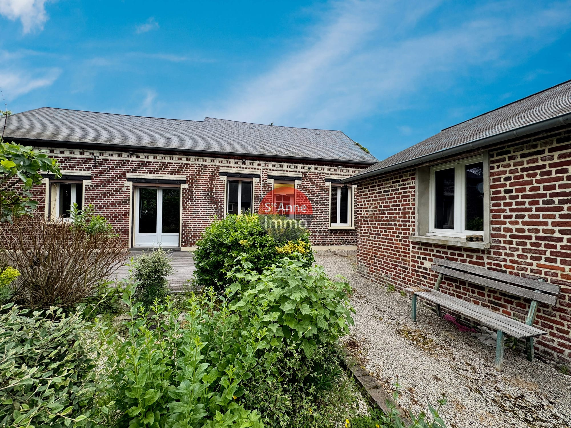 Immo80 – L'immobilier à Amiens et dans la Somme-PROCHE ROYE/NESLE – CORPS DE FERME CRESSY-OMENCOURT – DÉPENDANCES – 2 LOCATIFS