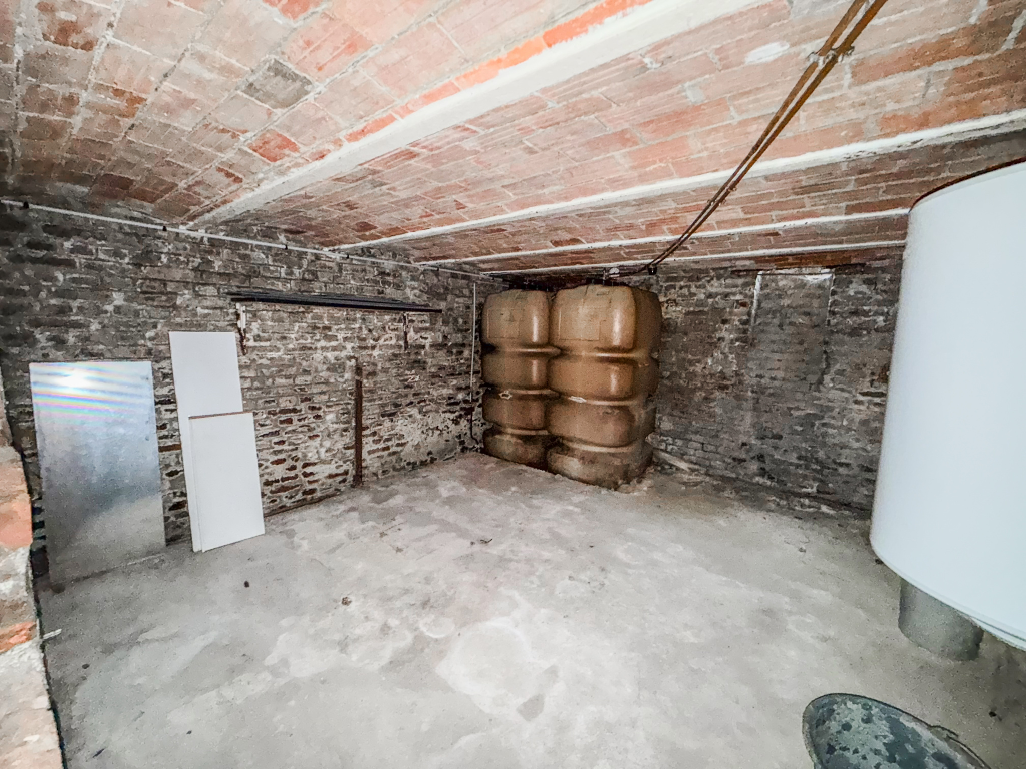 Immo80 – L'immobilier à Amiens et dans la Somme-NESLE – MAISON SEMI-MITOYENNE – 1 CHAMBRE – 1 BUREAU – COUR – TERRASSE – JARDIN