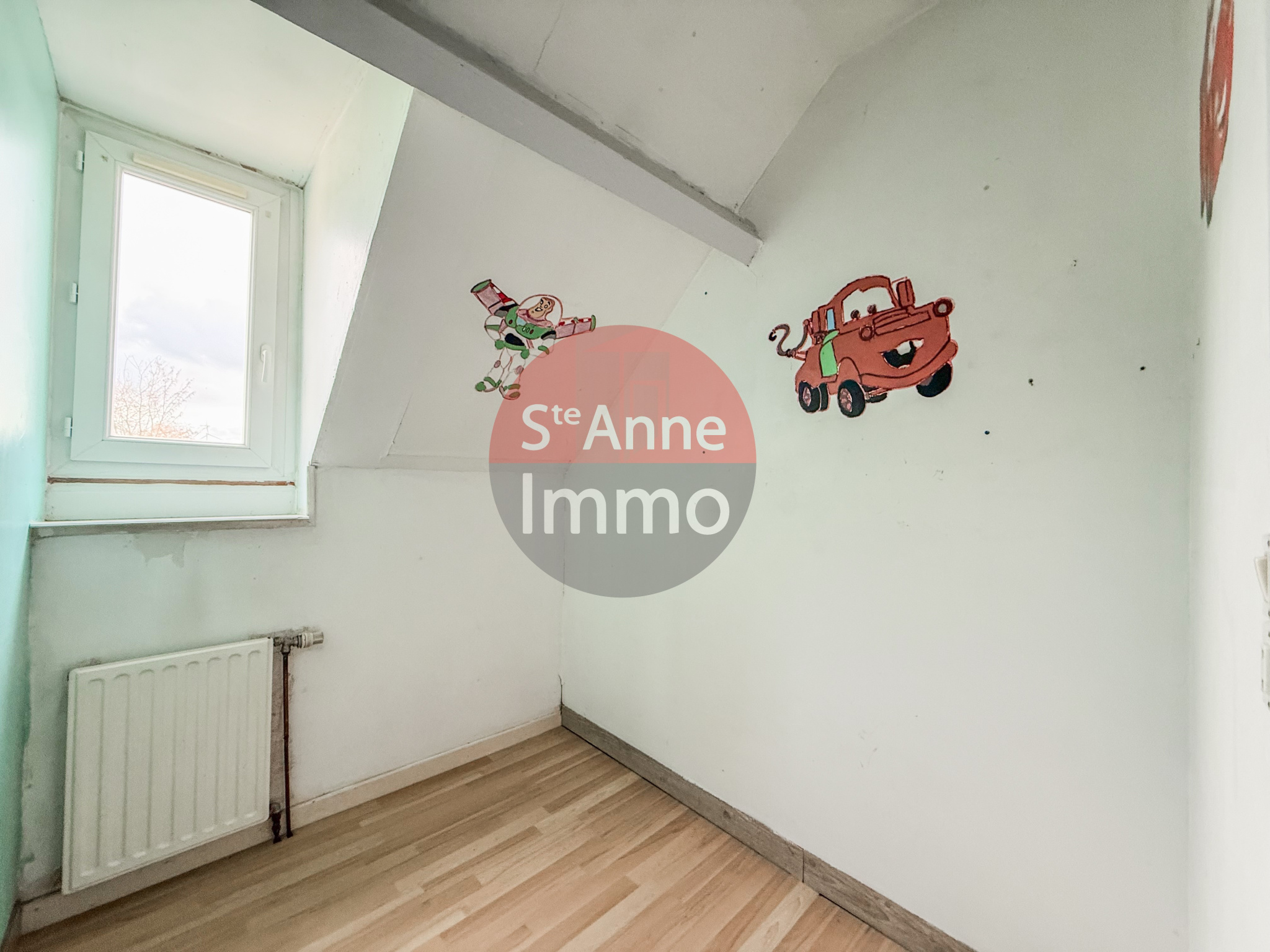 Immo80 – L'immobilier à Amiens et dans la Somme-NESLE – MAISON SEMI-MITOYENNE – 1 CHAMBRE – 1 BUREAU – COUR – TERRASSE – JARDIN