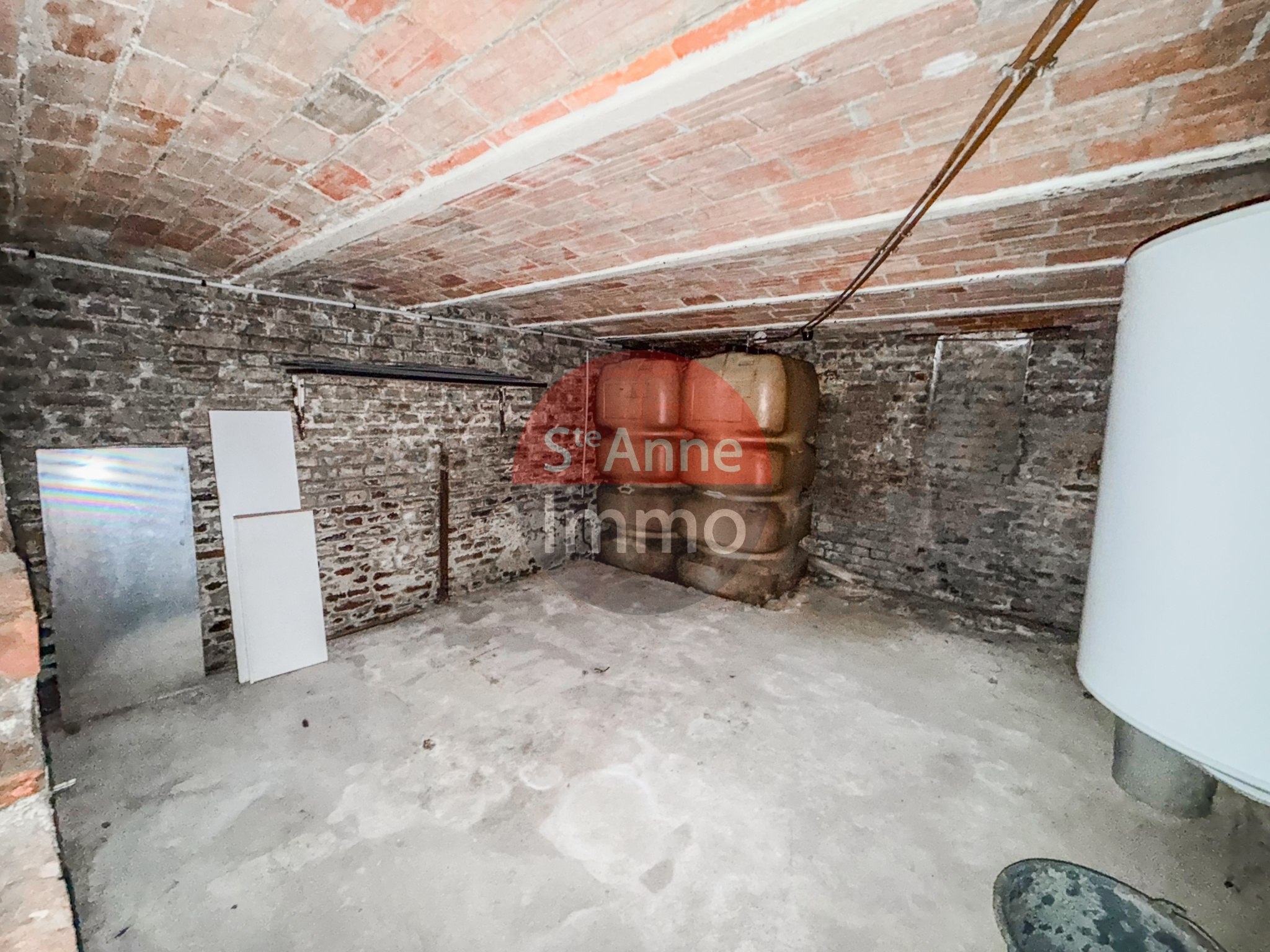 Immo80 – L'immobilier à Amiens et dans la Somme-NESLE – MAISON SEMI-MITOYENNE – 1 CHAMBRE – 1 BUREAU – COUR – TERRASSE – JARDIN