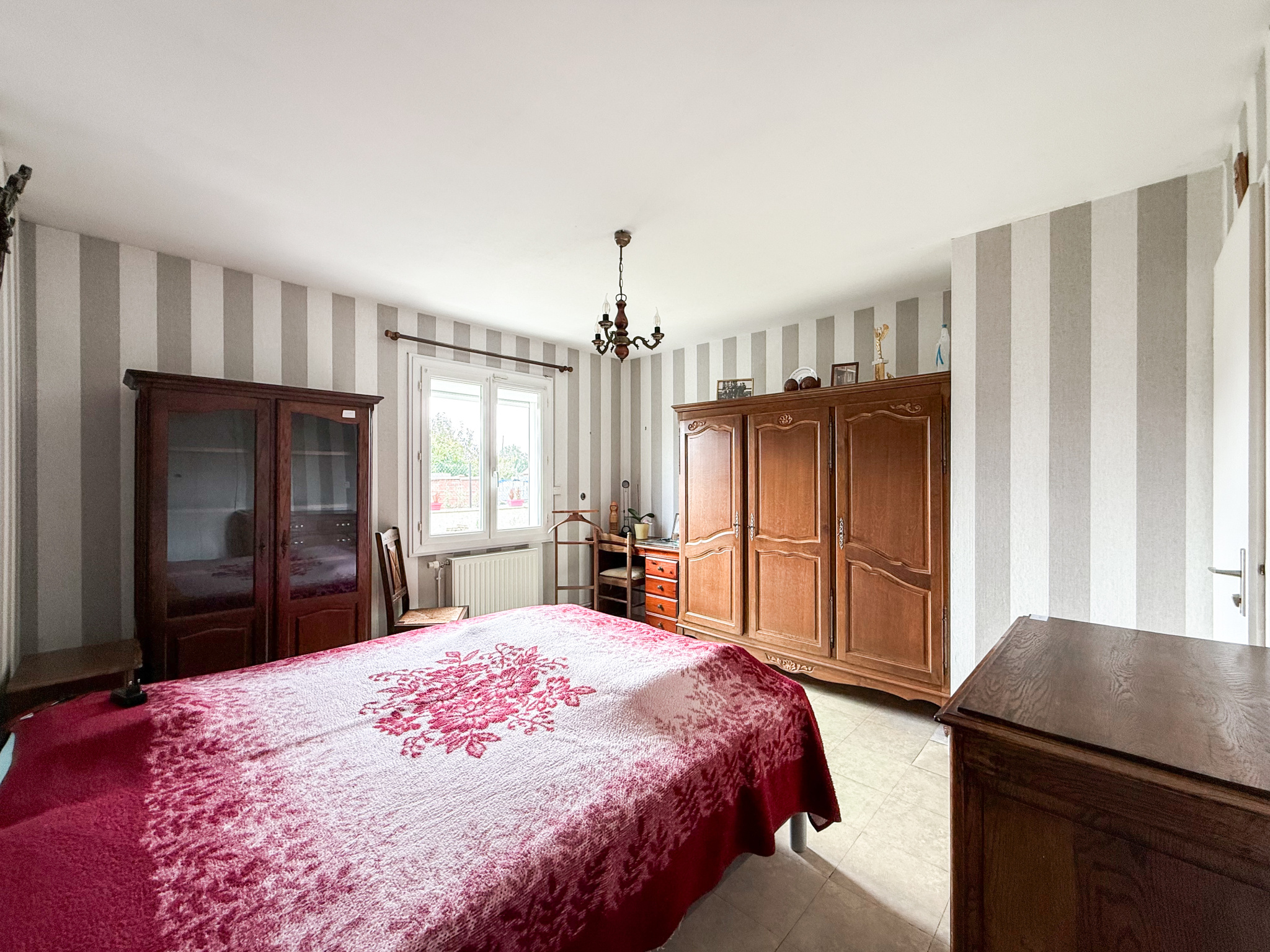 Immo80 – L'immobilier à Amiens et dans la Somme-FRESNOY-LES-ROYE – MAISON INDIVIDUELLE – PLAIN PIED – 2 CHAMBRES – GARAGE – DEPENDANCE