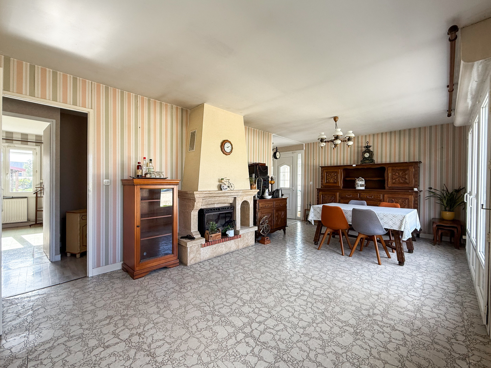 Immo80 – L'immobilier à Amiens et dans la Somme-FRESNOY-LES-ROYE – MAISON INDIVIDUELLE – PLAIN PIED – 2 CHAMBRES – GARAGE – DEPENDANCE