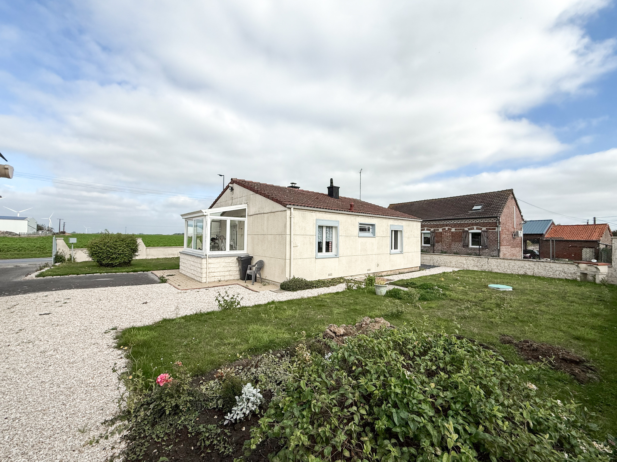 Immo80 – L'immobilier à Amiens et dans la Somme-FRESNOY-LES-ROYE – MAISON INDIVIDUELLE – PLAIN PIED – 2 CHAMBRES – GARAGE...