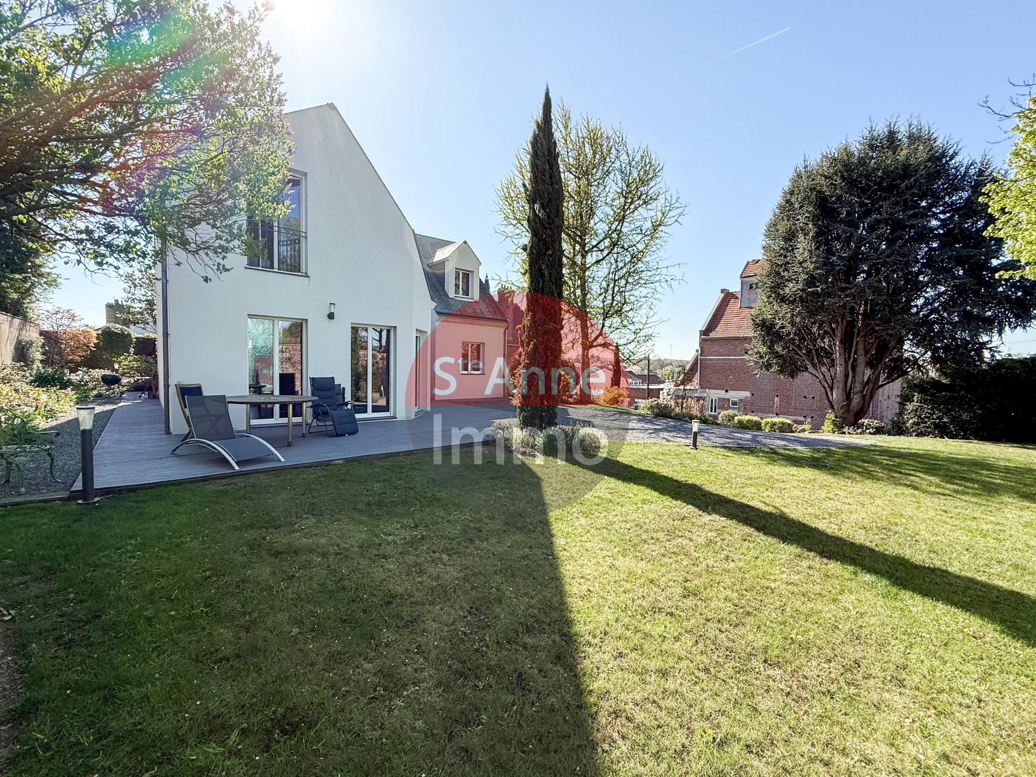 Immo80 – L'immobilier à Amiens et dans la Somme-ROYE – PAVILLON INDIVIDUEL – SOUS SOL COMPLET – AUTONOMIE DE PLAIN PIED – 4 CHAMBRES – GARAGE – JARDIN