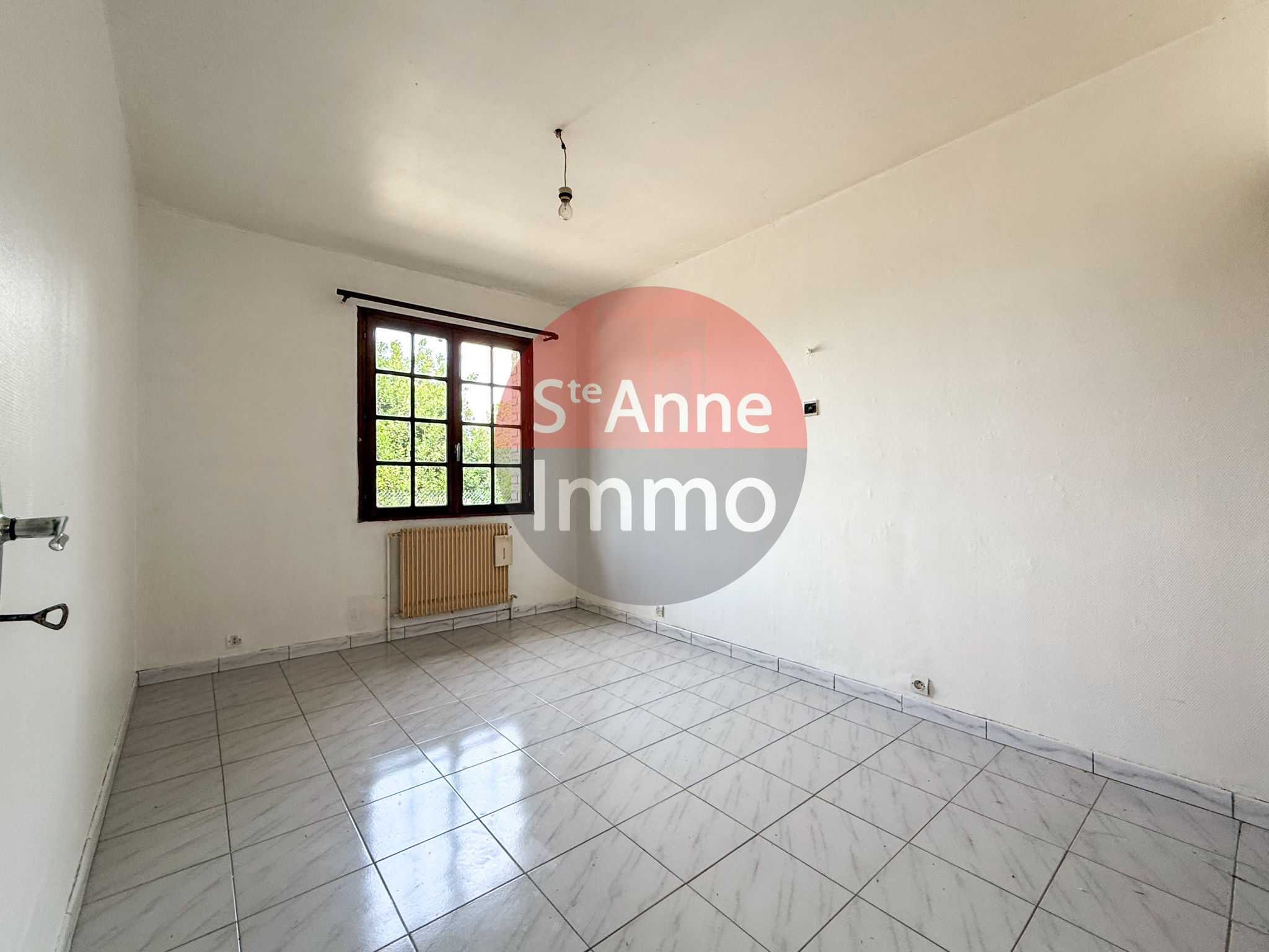 Immo80 – L'immobilier à Amiens et dans la Somme-PARVILLERS-LE-QUESNOY – PAVILLON INDIVIDUEL DE PLAIN PIED – 3 CHAMBRES – SOUS SOL – GARAGE – DEPENDANCE