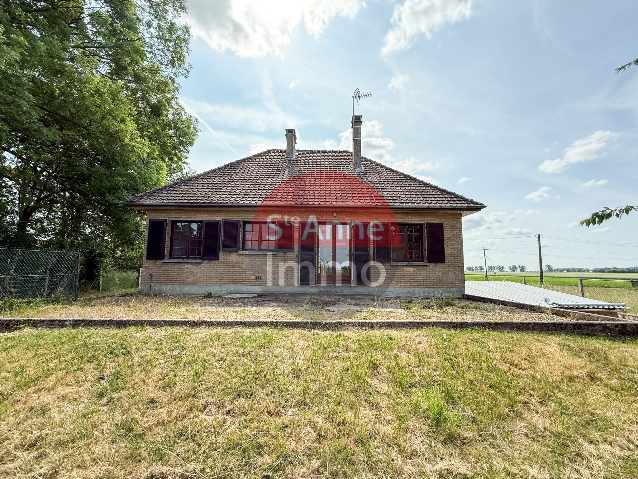 Immo80 – L'immobilier à Amiens et dans la Somme-PARVILLERS-LE-QUESNOY – PAVILLON INDIVIDUEL DE PLAIN PIED – 3 CHAMBRES – SOUS SOL – GARAGE – DEPENDANCE
