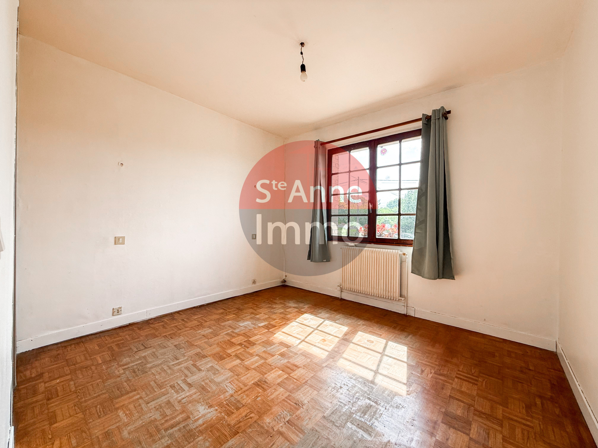 Immo80 – L'immobilier à Amiens et dans la Somme-PARVILLERS-LE-QUESNOY – PAVILLON INDIVIDUEL DE PLAIN PIED – 3 CHAMBRES – SOUS SOL – GARAGE – DEPENDANCE