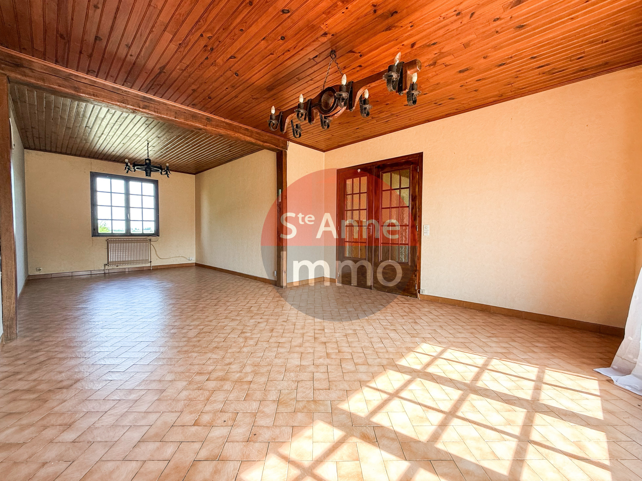 Immo80 – L'immobilier à Amiens et dans la Somme-PARVILLERS-LE-QUESNOY – PAVILLON INDIVIDUEL DE PLAIN PIED – 3 CHAMBRES – SOUS SOL – GARAGE – DEPENDANCE