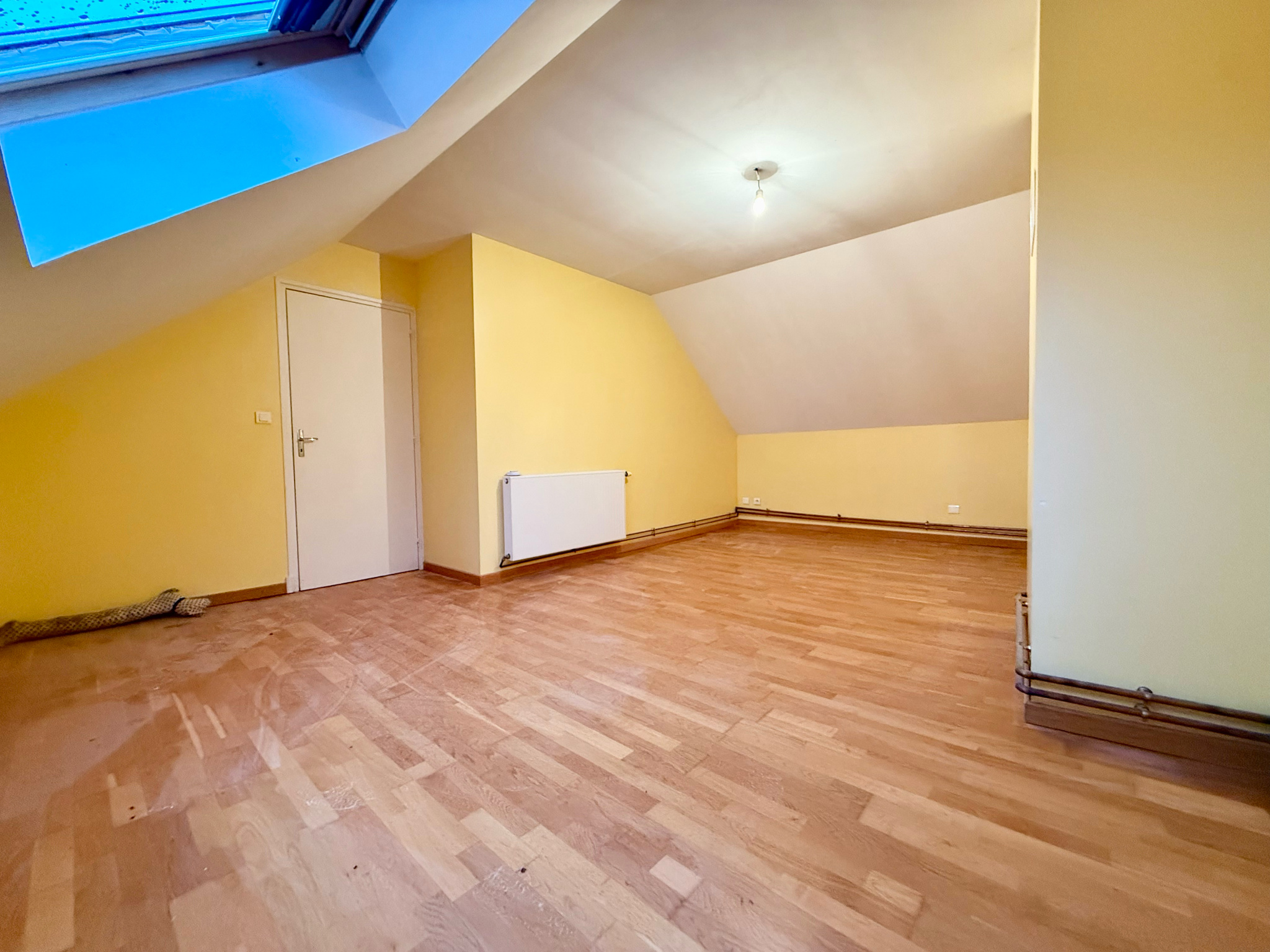 Immo80 – L'immobilier à Amiens et dans la Somme-LE PLESSIER ROZAINVILLERS – MAISON – 4 CHAMBRES – DEPENDANCES – JARDIN – POTENTIEL ENSEMBLE IMMOBILIER