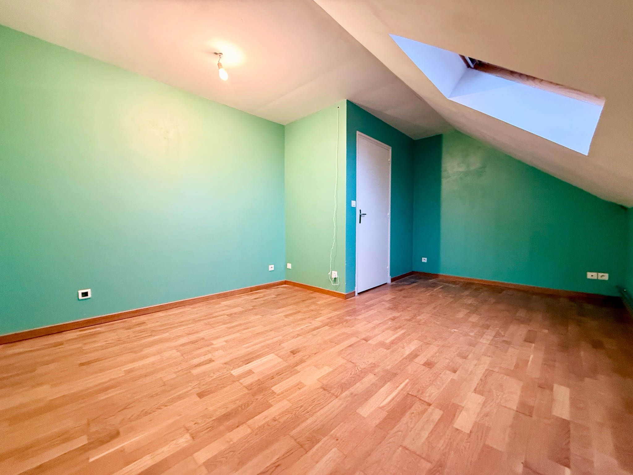 Immo80 – L'immobilier à Amiens et dans la Somme-LE PLESSIER ROZAINVILLERS – MAISON – 4 CHAMBRES – DEPENDANCES – JARDIN – POTENTIEL ENSEMBLE IMMOBILIER