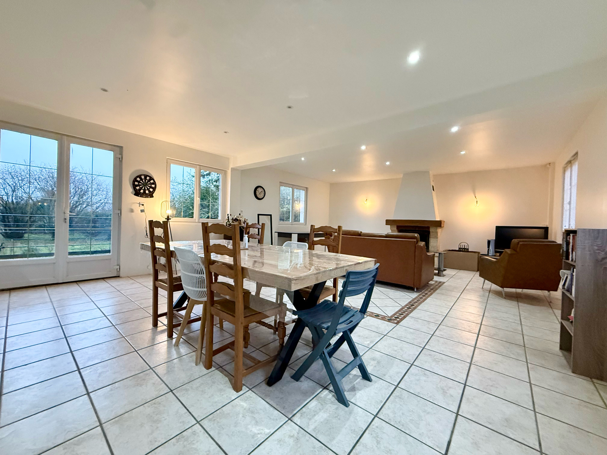 Immo80 – L'immobilier à Amiens et dans la Somme-LE PLESSIER ROZAINVILLERS – MAISON – 4 CHAMBRES – DEPENDANCES – JARDIN...