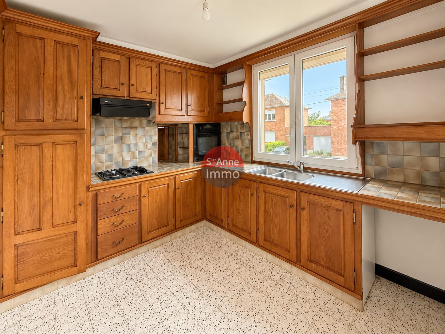 Immo80 – L'immobilier à Amiens et dans la Somme-ROSIERES-EN-SANTERRE – ENSEMBLE IMMOBILIER – 2 MAISONS – SOUS SOL COMPLET – GARAGE – JARDIN – PLAIN PIED