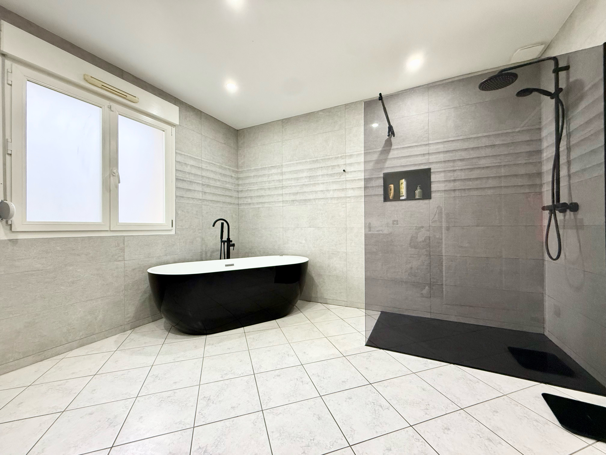 Immo80 – L'immobilier à Amiens et dans la Somme-JUSSY – PAVILLON INDIVIDUEL SUR SOUS SOL COMPLET – 2 CHAMBRES – JARDIN – TERRASSE