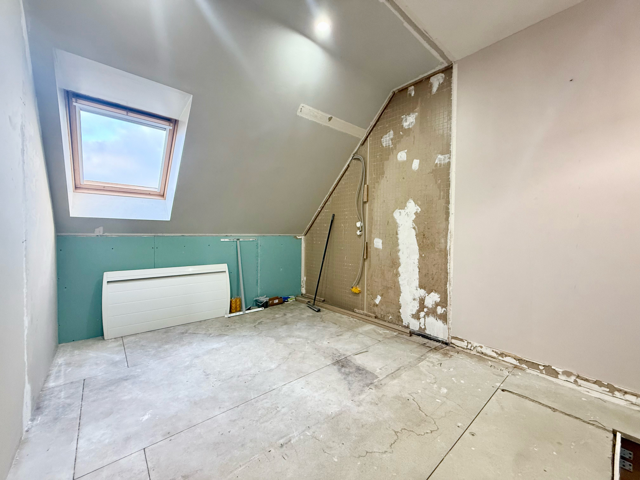 Immo80 – L'immobilier à Amiens et dans la Somme-JUSSY – PAVILLON INDIVIDUEL SUR SOUS SOL COMPLET – 2 CHAMBRES – JARDIN – TERRASSE