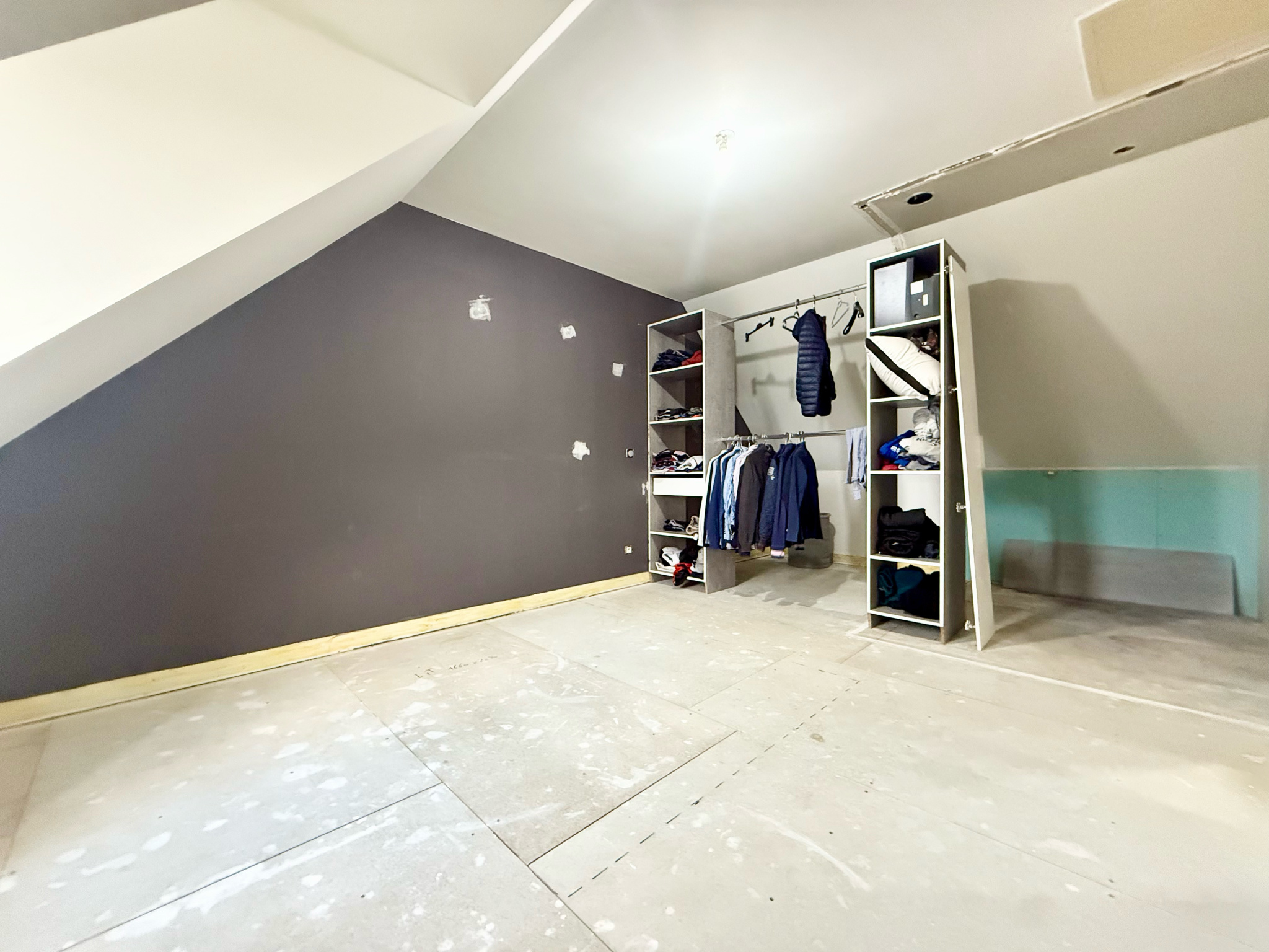 Immo80 – L'immobilier à Amiens et dans la Somme-JUSSY – PAVILLON INDIVIDUEL SUR SOUS SOL COMPLET – 2 CHAMBRES – JARDIN – TERRASSE