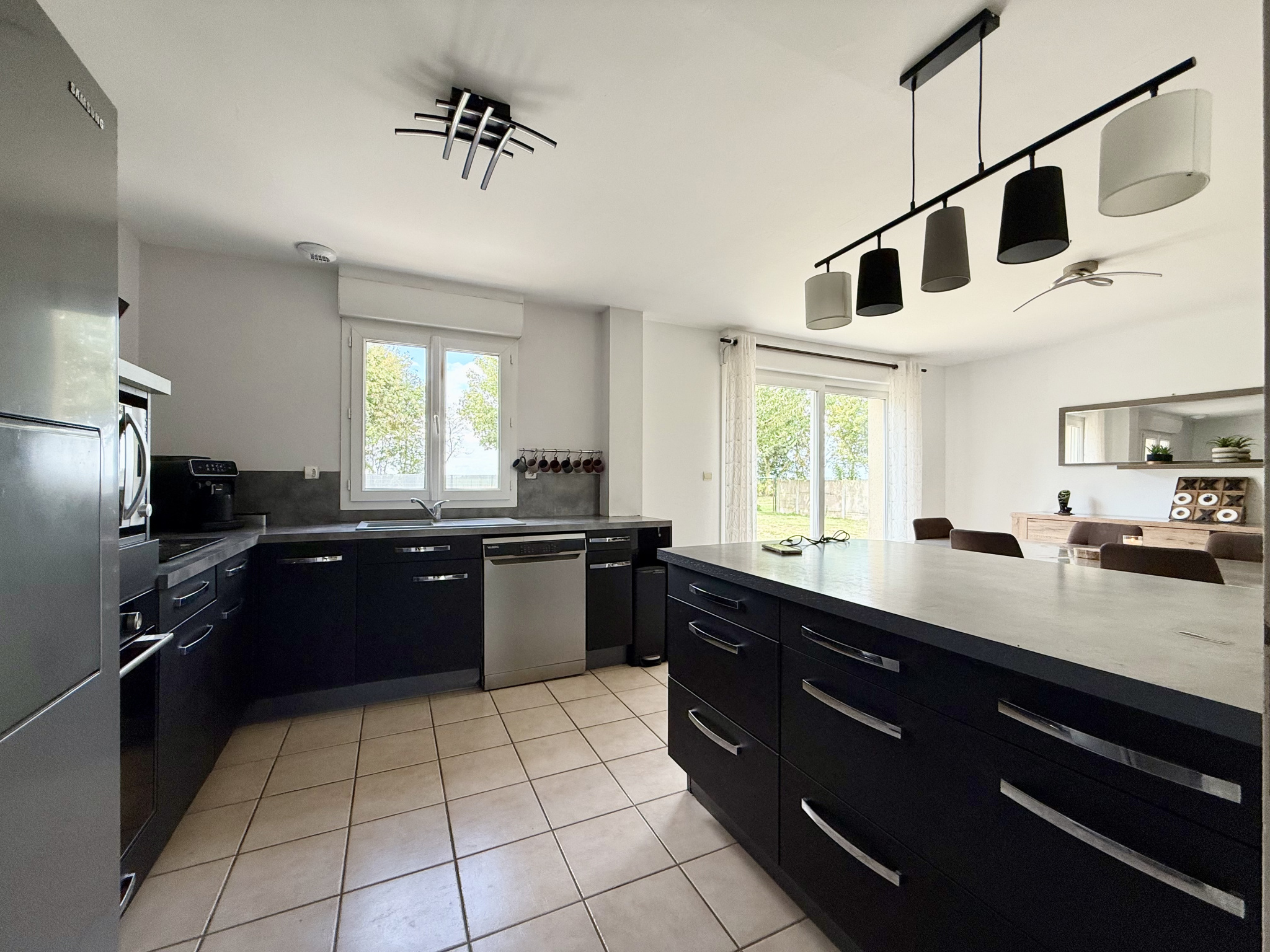 Immo80 – L'immobilier à Amiens et dans la Somme-ROSIERES-EN-SANTERRE – 135m2 – MAISON INDVIDUELLE – AUTONOMIE DE PLAIN PIED – 4 CHAMBRES – SOUS SOL COMPLET –