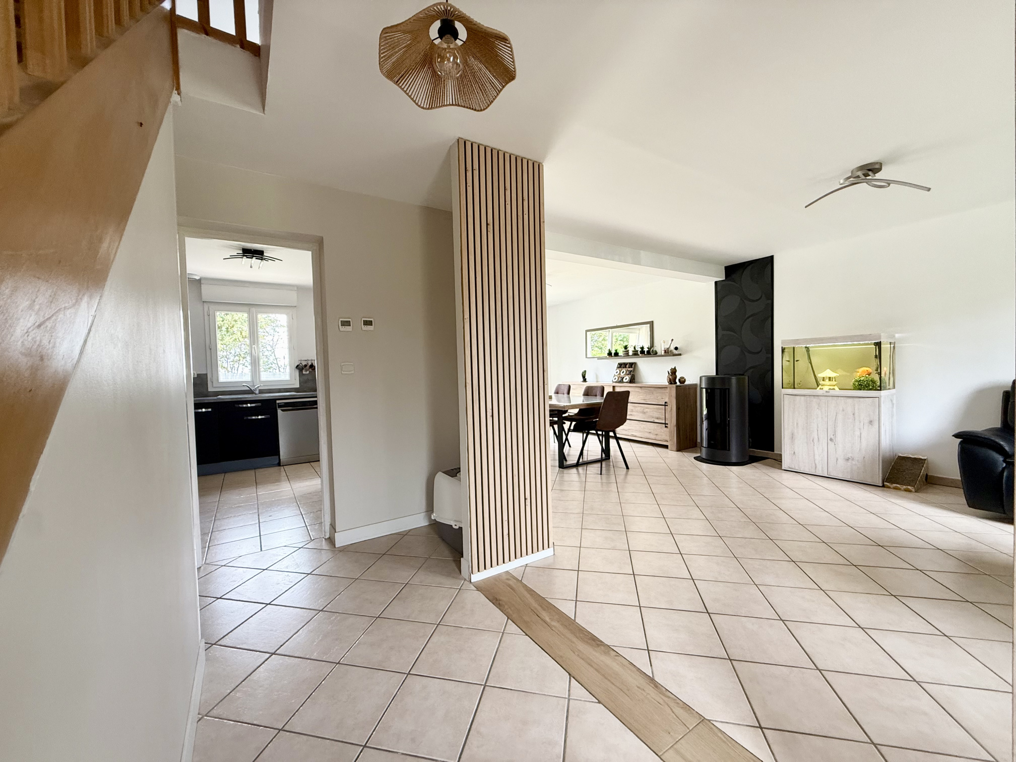 Immo80 – L'immobilier à Amiens et dans la Somme-ROSIERES-EN-SANTERRE – 135m2 – MAISON INDVIDUELLE – AUTONOMIE DE PLAIN PIED – 4 CHAMBRES – SOUS SOL COMPLET –