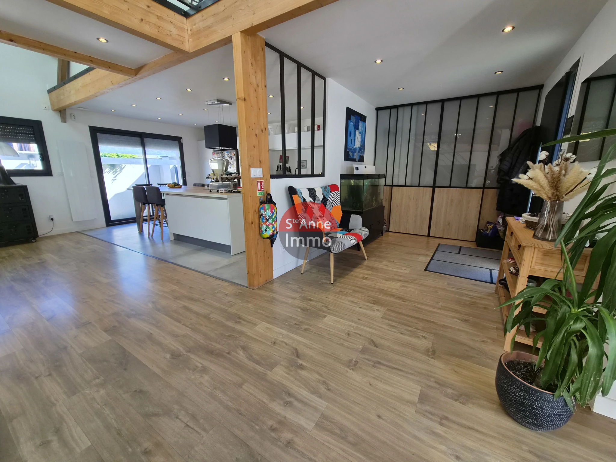 Immo80 – L'immobilier à Amiens et dans la Somme-À 20 minutes d&rsquo;Amiens et 10 min de Moreuil – Grange de 190 m2 avec piscine réhabilité en loft