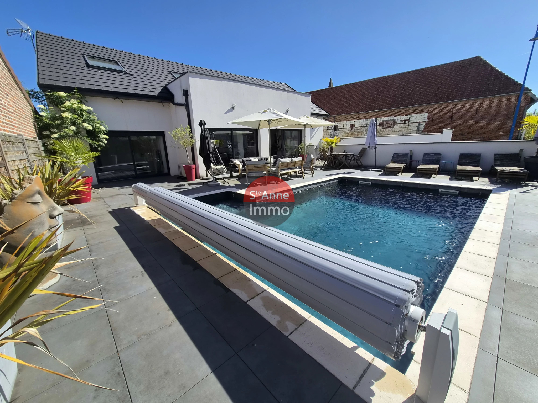 Immo80 – L'immobilier à Amiens et dans la Somme-À 20 minutes d&rsquo;Amiens et 10 min de Moreuil – Grange de 190 m2 avec piscine réhabilité en loft