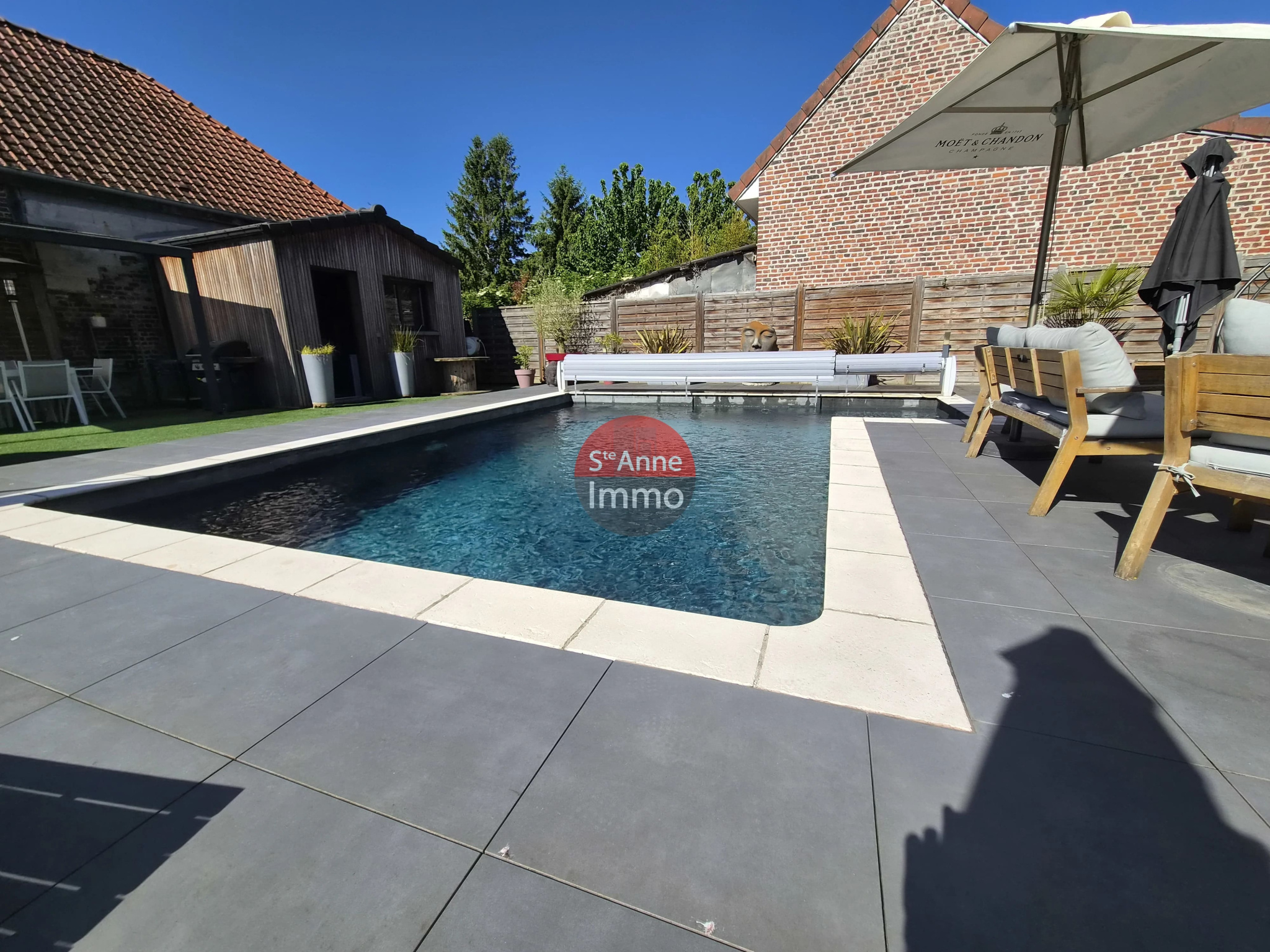 Immo80 – L'immobilier à Amiens et dans la Somme-À 20 minutes d&rsquo;Amiens et 10 min de Moreuil – Grange de 190 m2 avec piscine réhabilité en loft