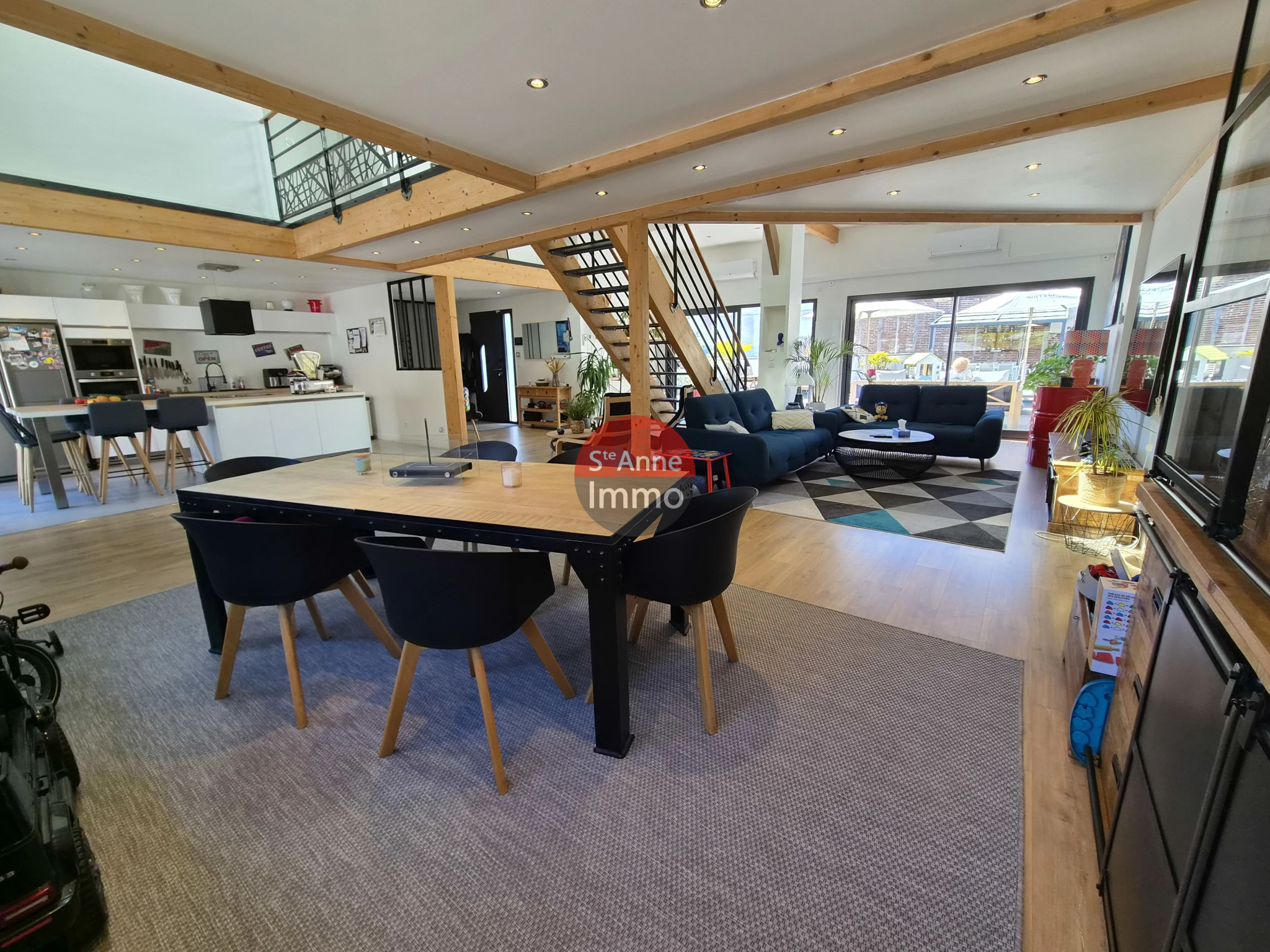 Immo80 – L'immobilier à Amiens et dans la Somme-À 20 minutes d&rsquo;Amiens et 10 min de Moreuil – Grange de 190 m2 avec piscine réhabilité en loft