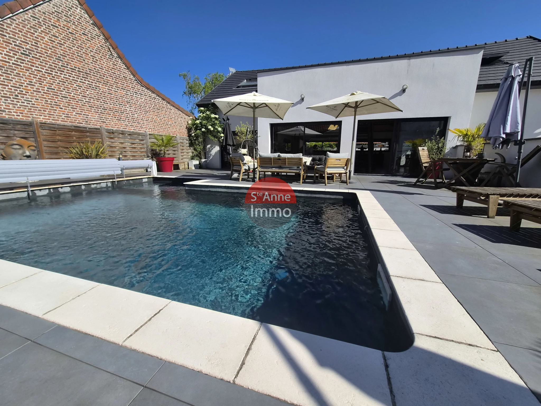 Immo80 – L'immobilier à Amiens et dans la Somme-À 20 minutes d&rsquo;Amiens et 10 min de Moreuil – Grange de 190 m2 avec piscine réhabilité en loft