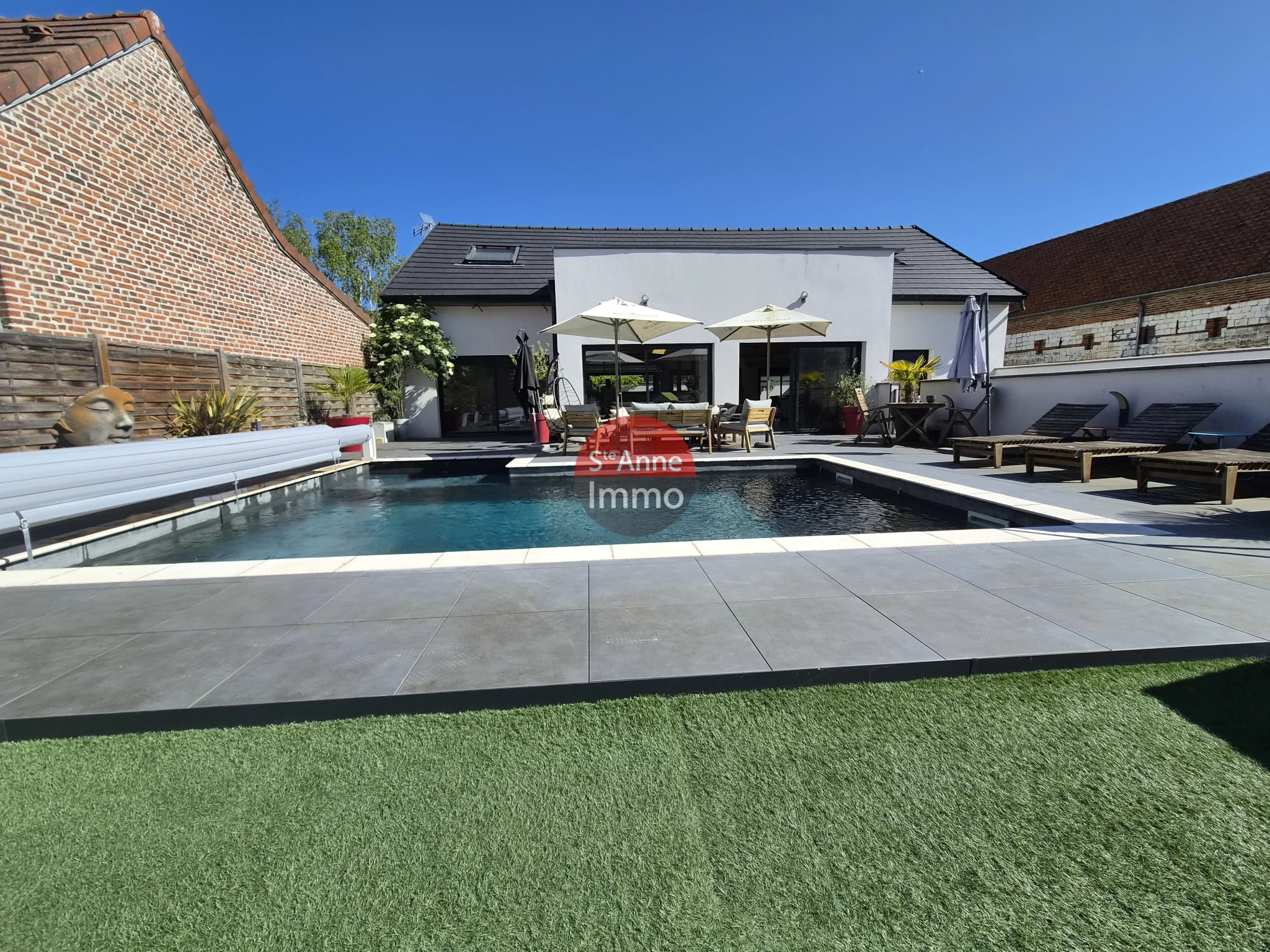 Immo80 – L'immobilier à Amiens et dans la Somme-À 20 minutes d&rsquo;Amiens et 10 min de Moreuil – Grange de 190 m2 avec piscine réhabilité...