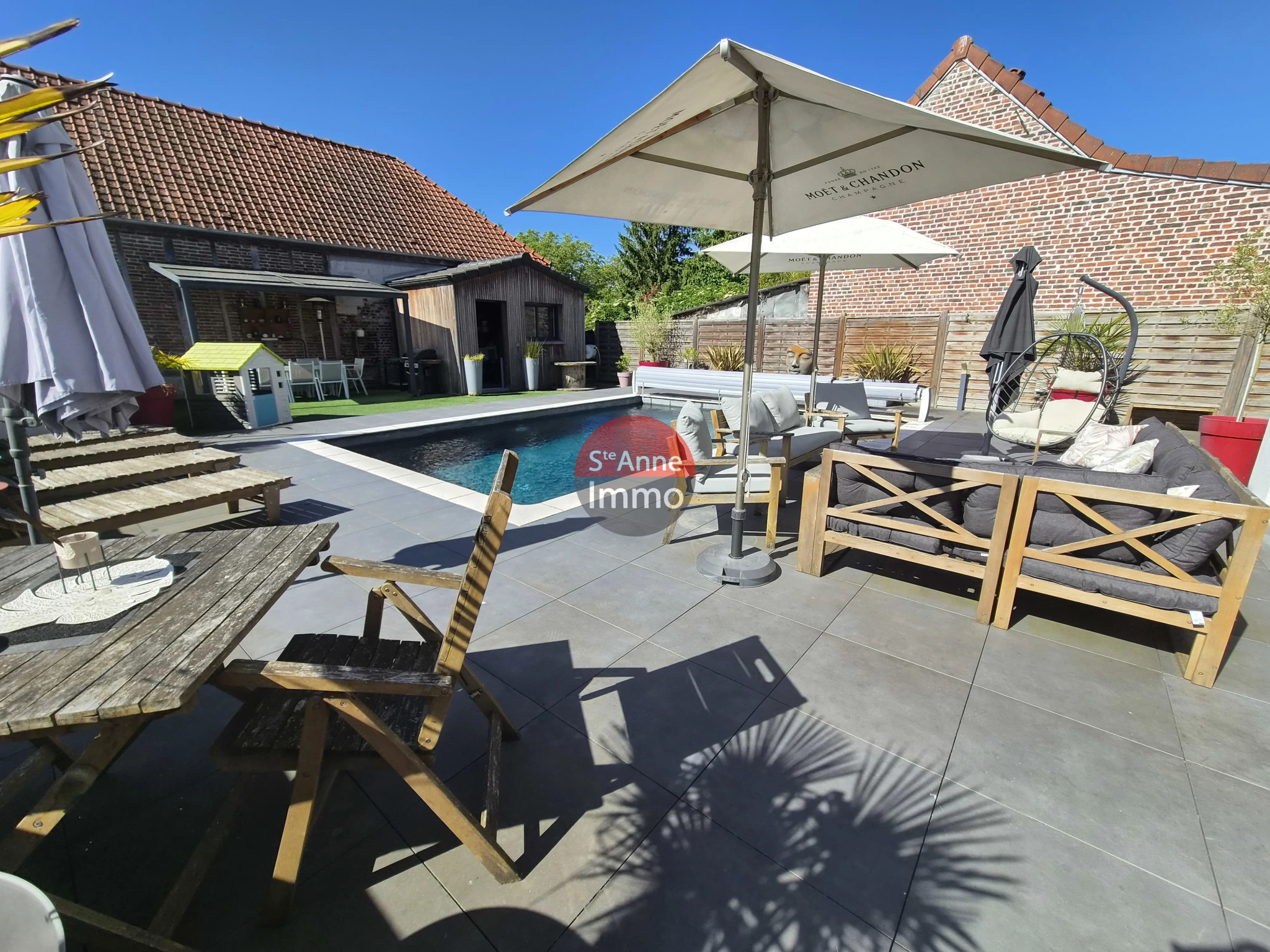 Immo80 – L'immobilier à Amiens et dans la Somme-À 20 minutes d&rsquo;Amiens et 10 min de Moreuil – Grange de 190 m2 avec piscine réhabilité en loft