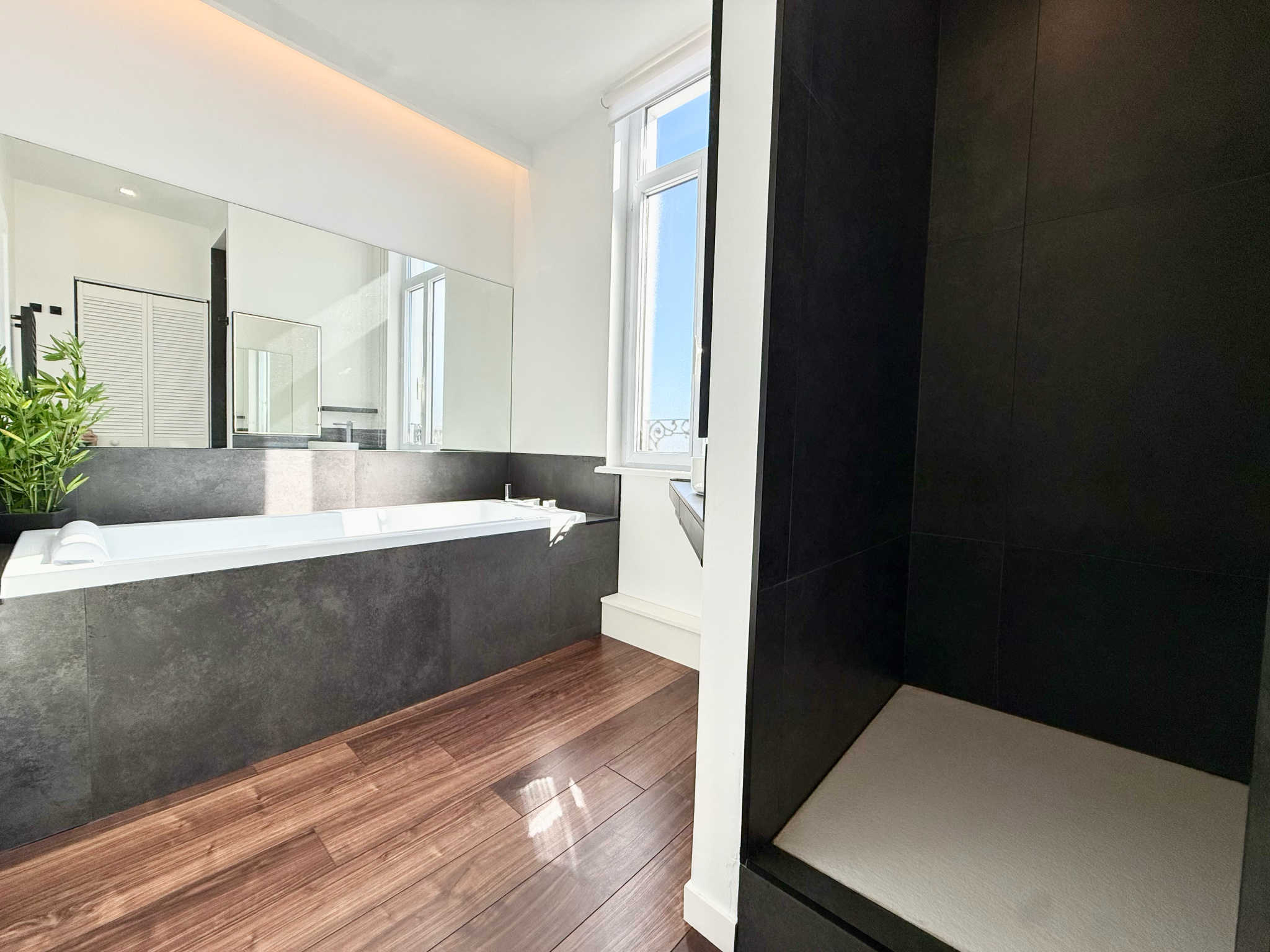 Immo80 – L'immobilier à Amiens et dans la Somme-AMIENS – QUARTIER SUD EST – MAISON DE MAITRE – 6 CHAMBRES – DEPENDANCES – JARDIN – DOUBLE GARAGE